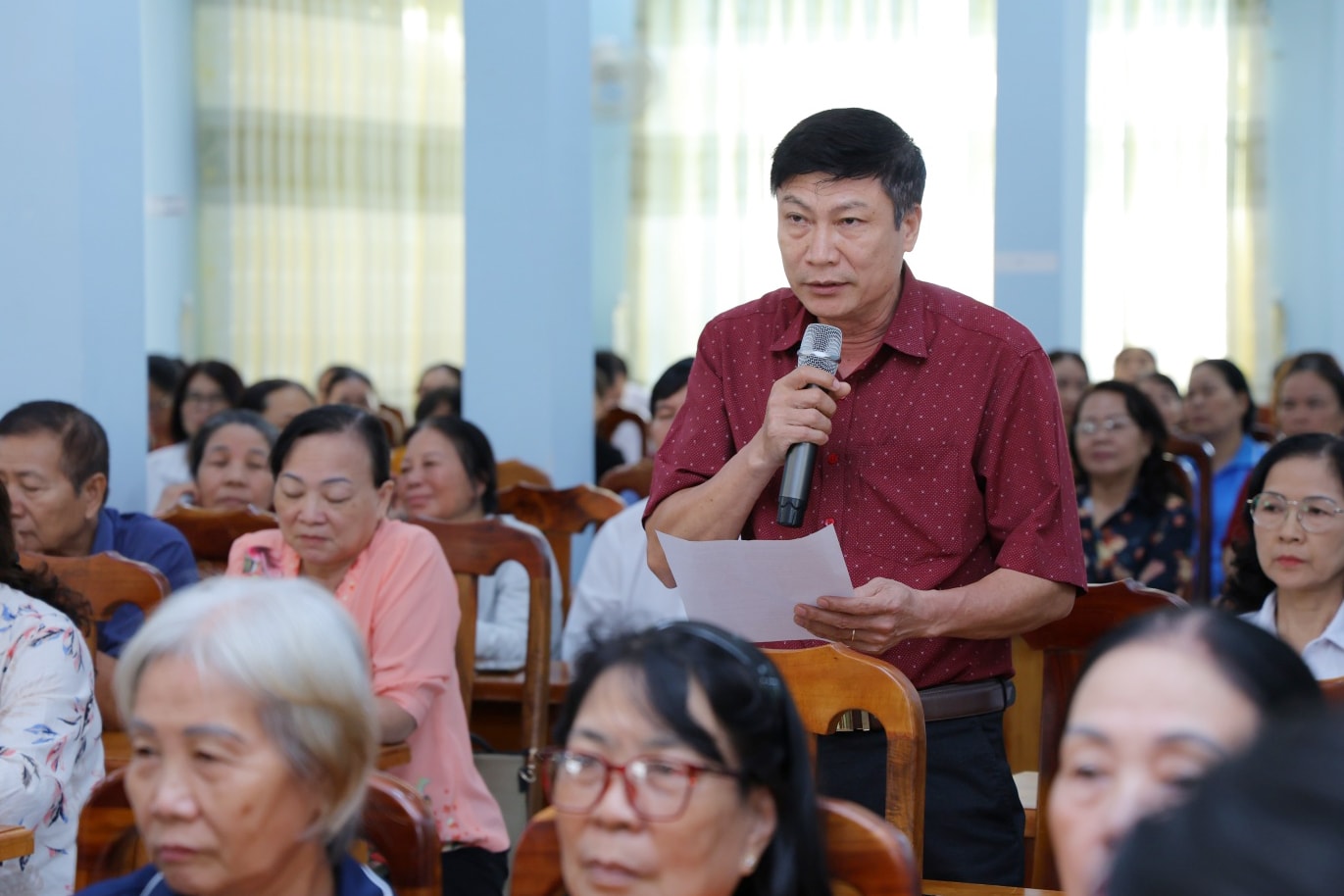 Cử tri Phan Văn Hòe bày tỏ tin tưởng các ứng cử viên với năng lực, trách nhiệm, kinh nghiệm của mình sẽ là những người đại biểu của nhân dân, là cầu nối quan trọng giữa nhân dân dân địa phương với chính quyền các cấp và Quốc hội.
