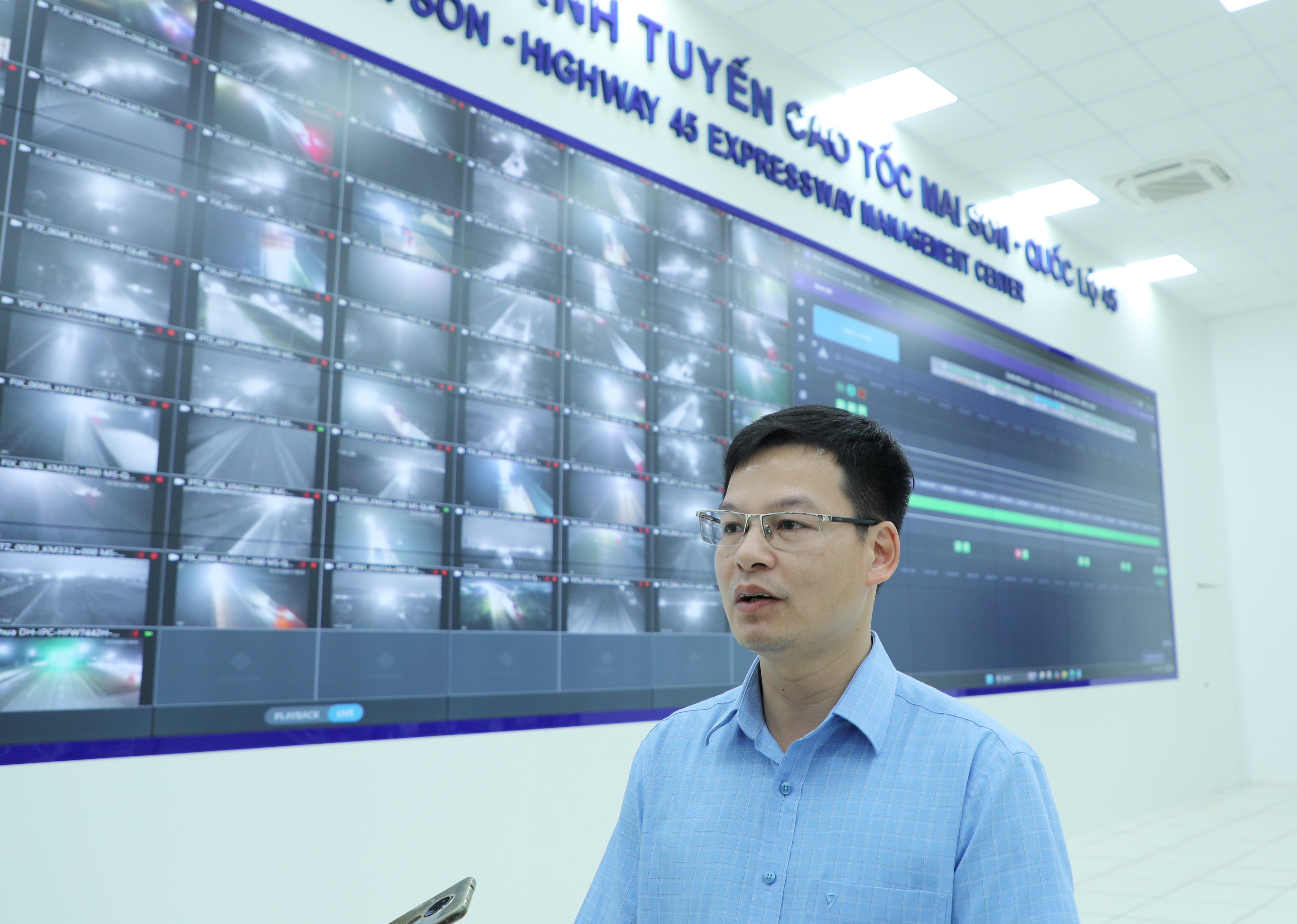 Phó Giám đốc Trung tâm kỹ thuật và Công nghệ Đường bộ phía Bắc Trương Tiến Dũng chia sẻ tại buổi làm việc