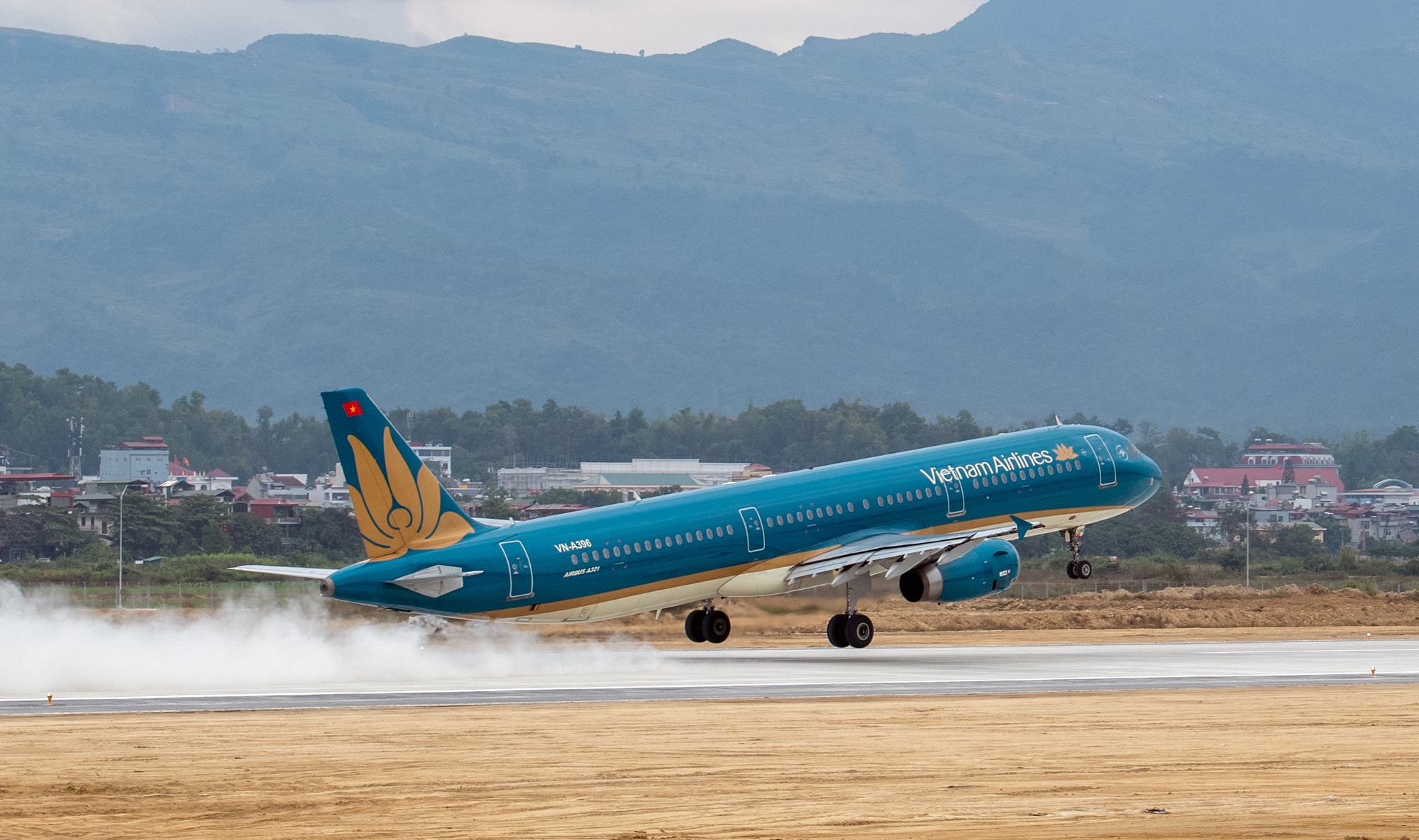 1. Vietnam Airlines bổ sung các chuyến bay Hà Nội – Điện Biên trong tháng 3, tạo điều kiện thuận lợi cho người dân và du khách tham dự Lễ hội Hoa Ban 2026.