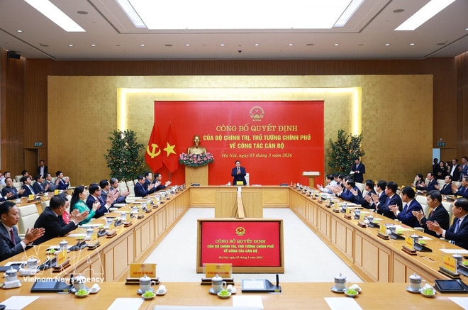 The conference announcing the decisions on personnel affairs on March 3 (Photo: VNA) vnanet-pm-hands-over-appointment-decisions-for-key-personnel-posts-1.jpg