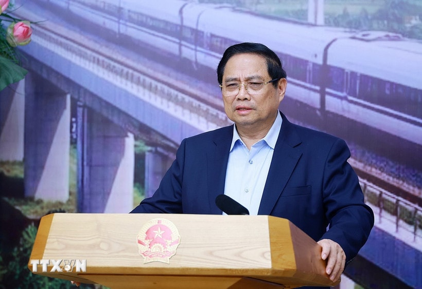 Thủ tướng Phạm Minh Chính chủ trì phiên họp thứ bảy của Ban Chỉ đạo các công trình trọng điểm, dự án quan trọng quốc gia lĩnh vực đường sắt. (Ảnh: Dương Giang/TTXVN)