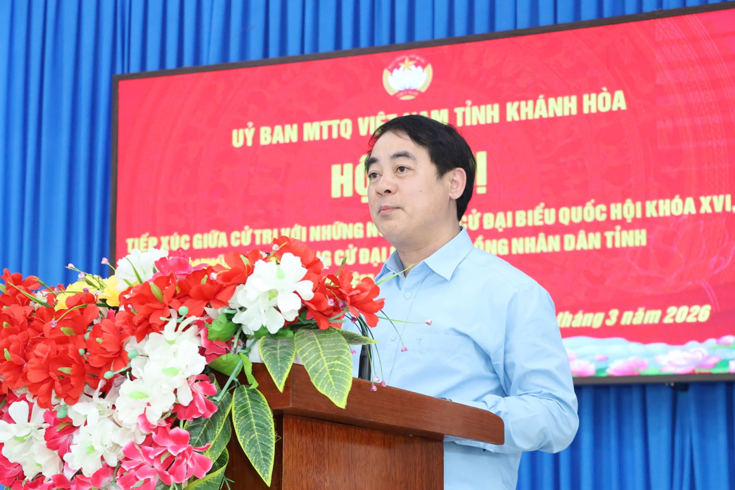 Bí thư Tỉnh ủy Nghiêm Xuân Thành trình bày chương trình hành động và trả lời các ý kiến của cử tri tại hội nghị