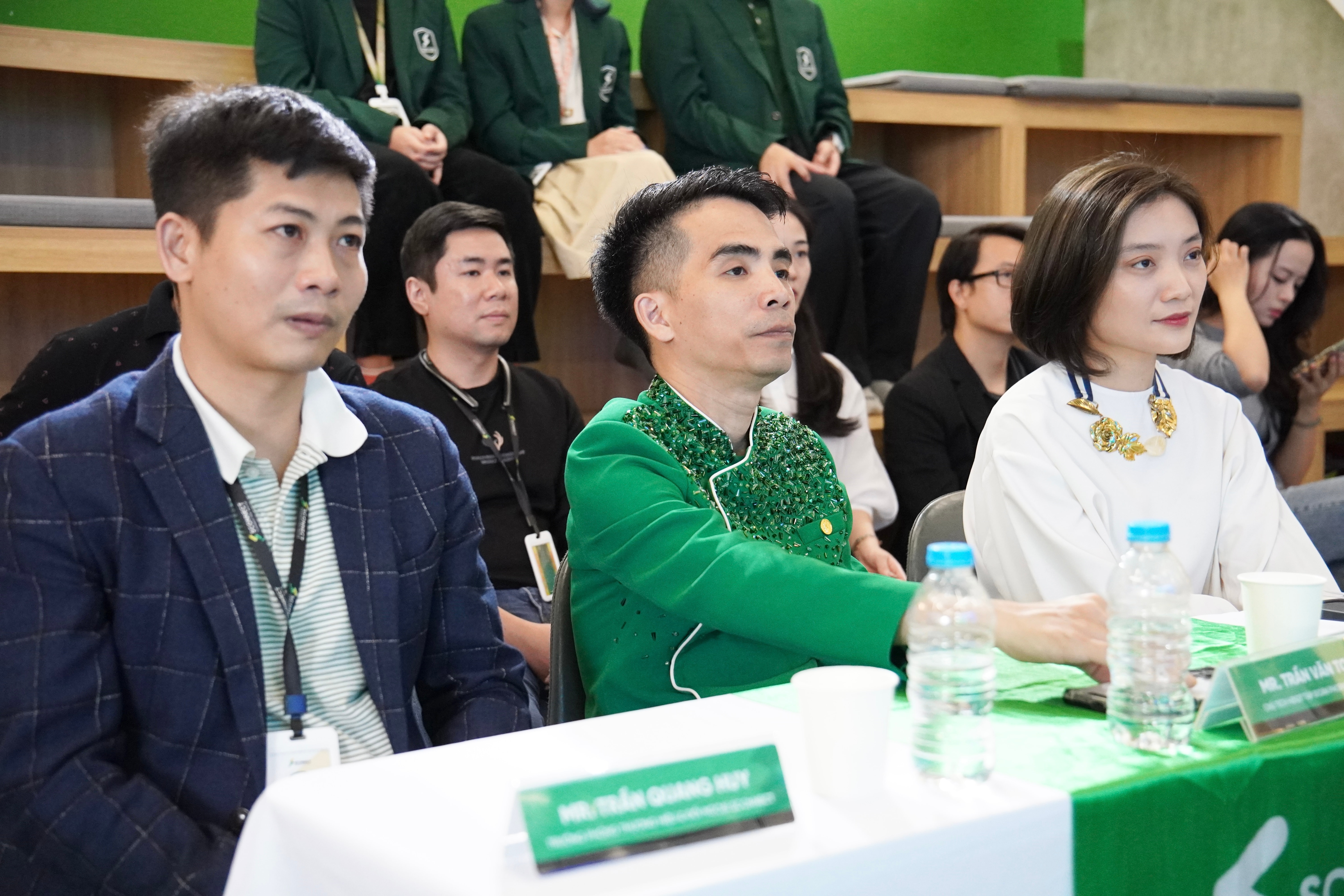 Các đại biểu tham dự chương trình.