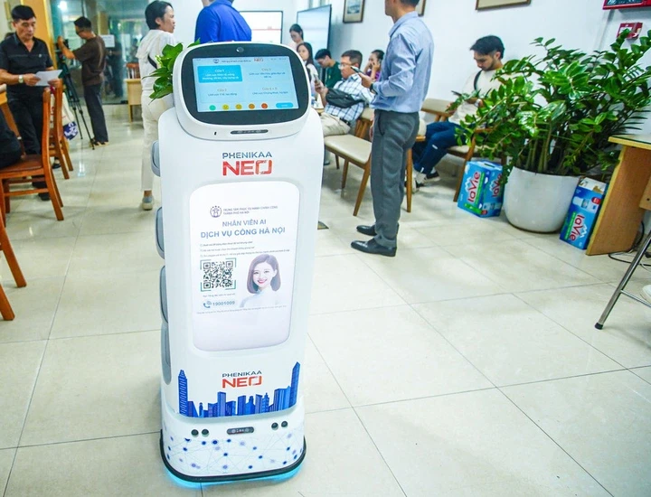 Nhân viên AI hoạt động tại trung tâm hành chính công phường Cửa Nam, TP Hà Nội