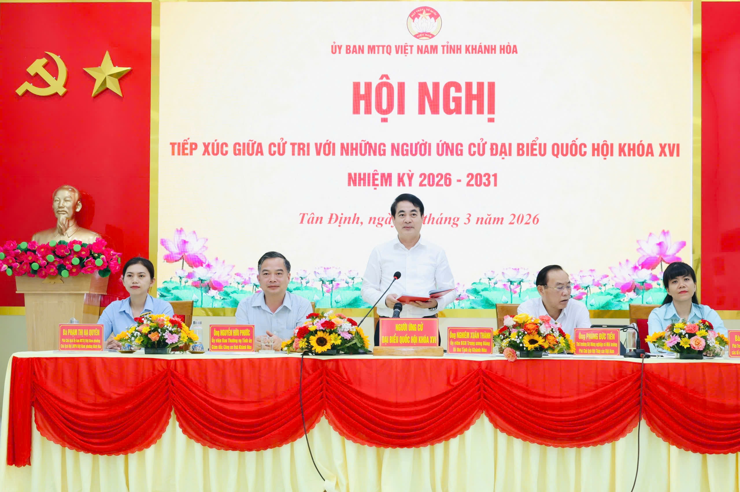Bí thư Tỉnh ủy Nghiêm Xuân Thành trả lời kiến nghị của cử tri.