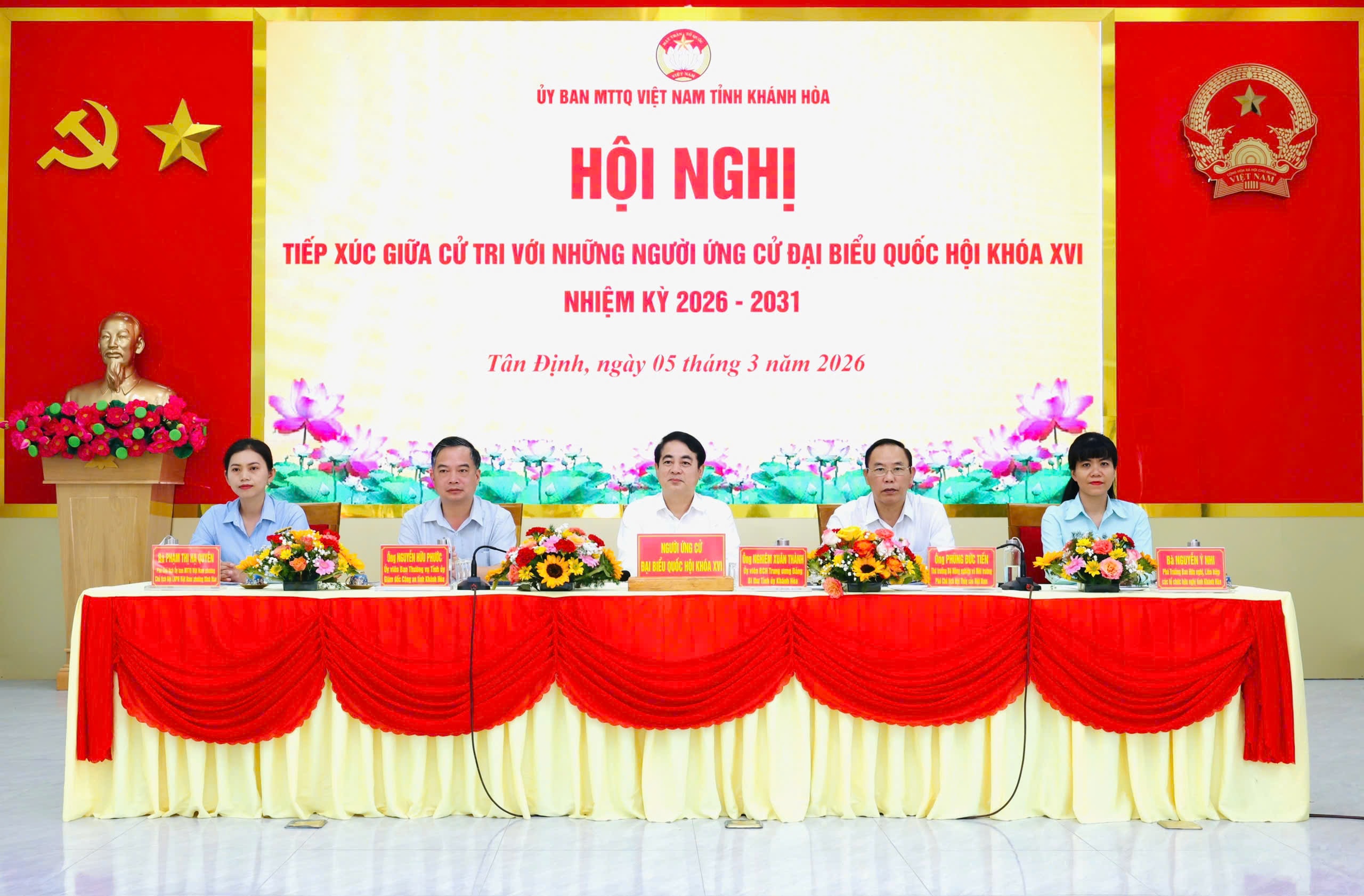 Những người ứng cử ĐBQH Khóa XVI tham dự hội nghị