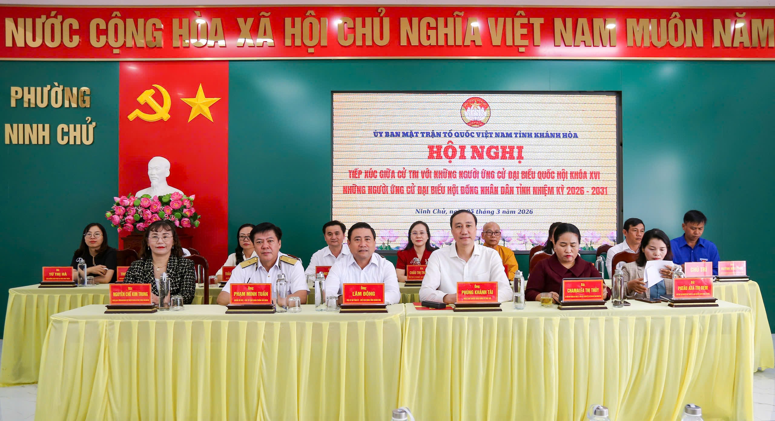Những người ứng cử ĐBQH Khóa XVI tham dự Hội nghị tiếp xúc cử tri tại đơn vị bầu cử số 3
