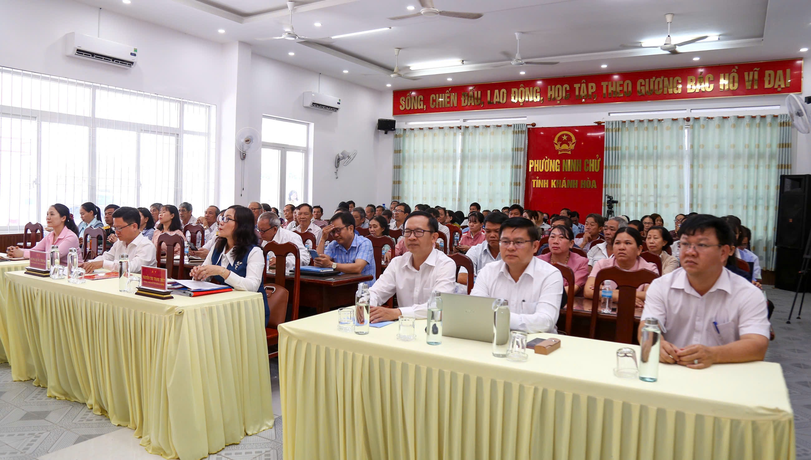 Toàn cảnh hội nghị