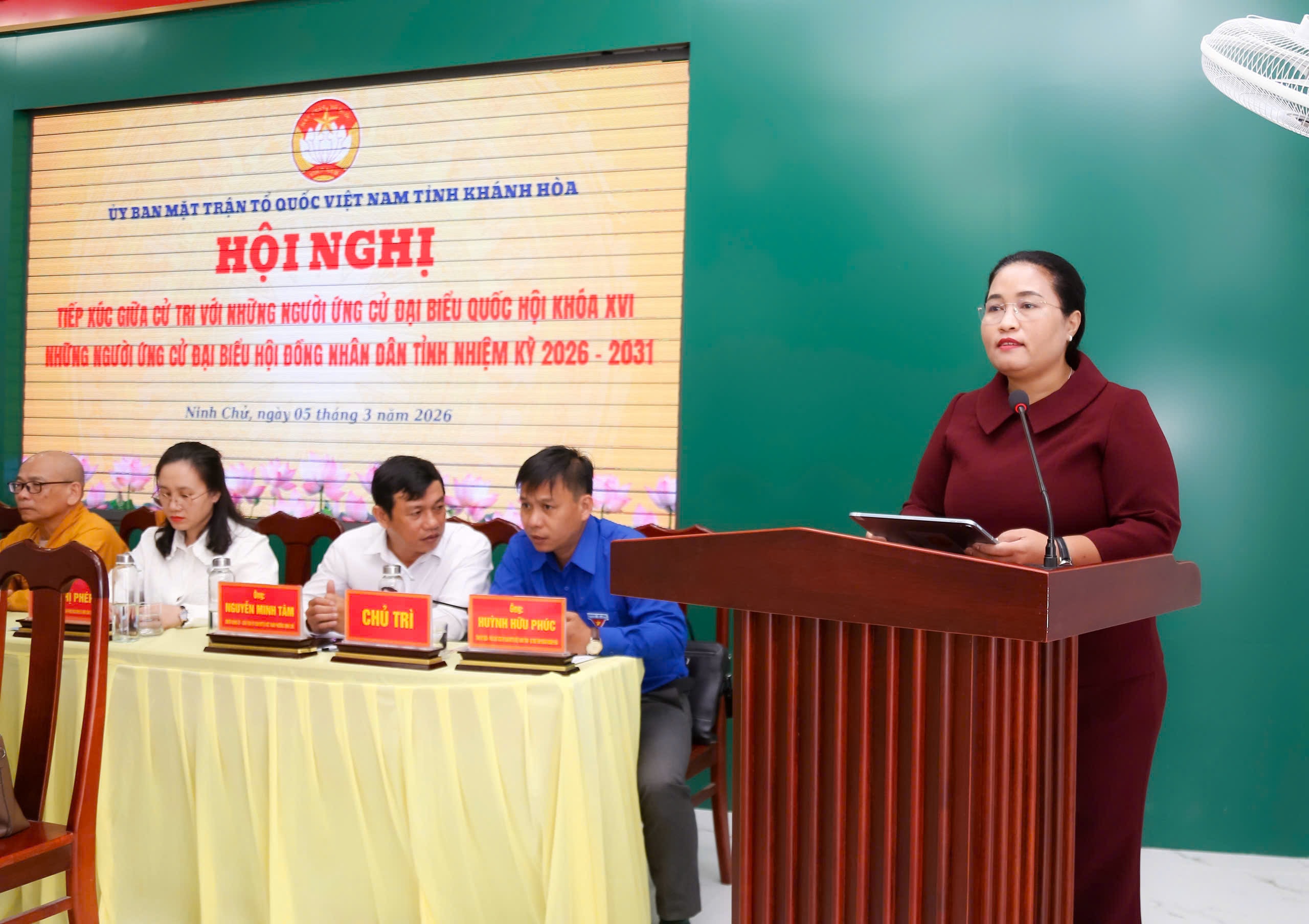 Giám đốc Sở Dân tộc và Tôn giáo tỉnh Khánh Hòa Chamaléa Thị Thủy trình bày chương trình hành động