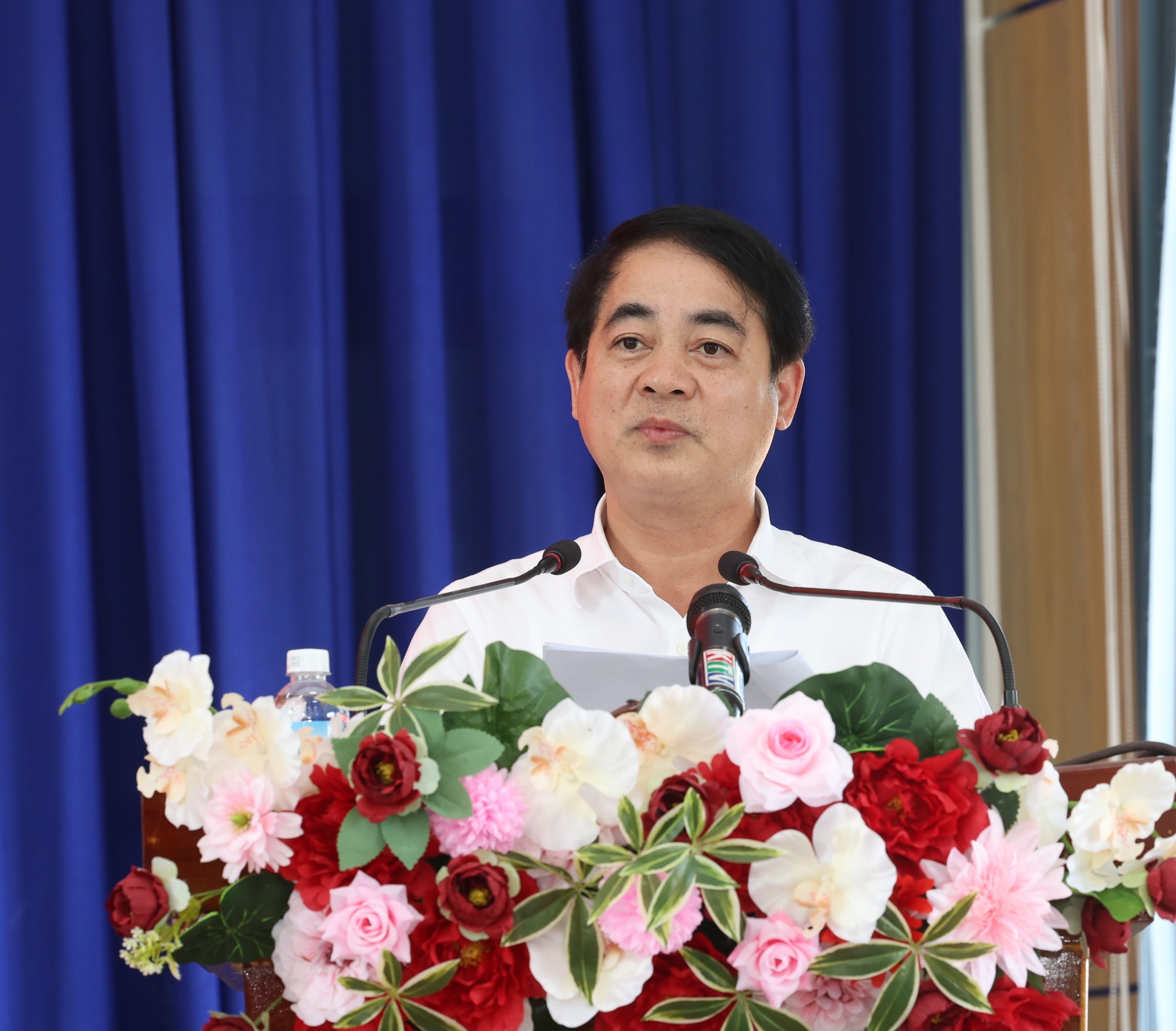 Provinspartiets sekreterare Nghiêm Xuân Thành presenterade handlingsprogrammet vid konferensen.
