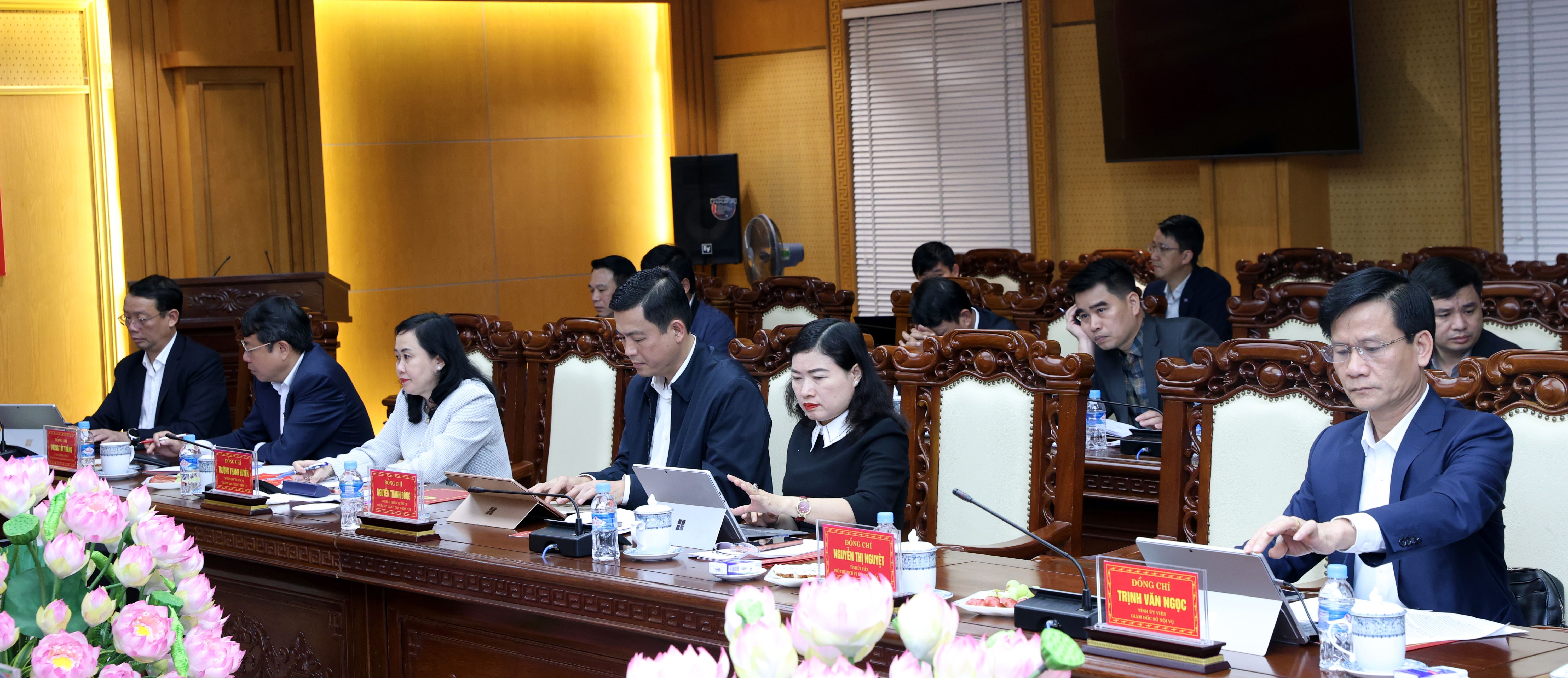 Các đại biểu tham dự cuộc làm việc (1)