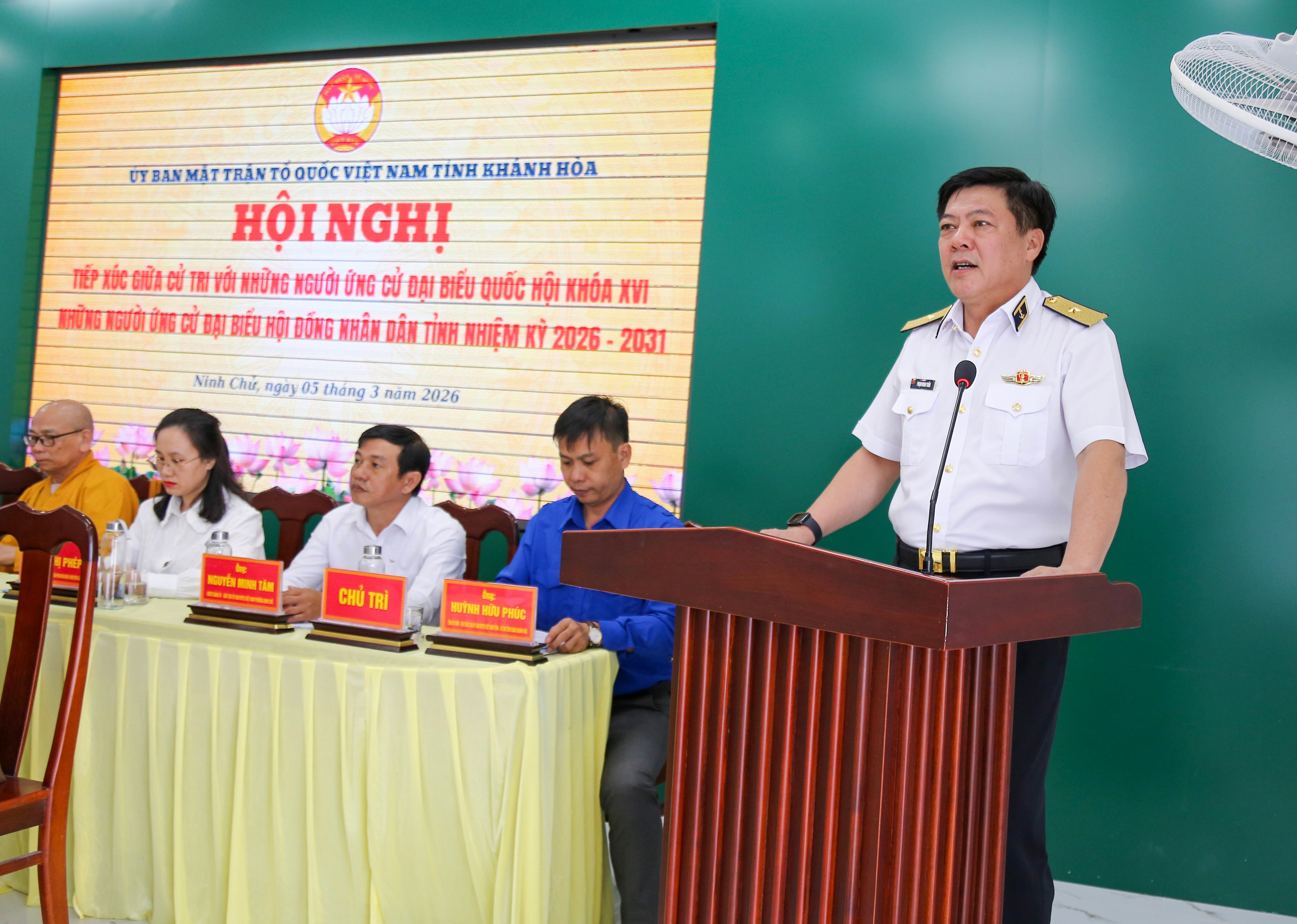 Chuẩn Đô đốc, Phó Tư lệnh Quân chủng Hải quân Phạm Minh Tuấn trình bày chương trình hành động