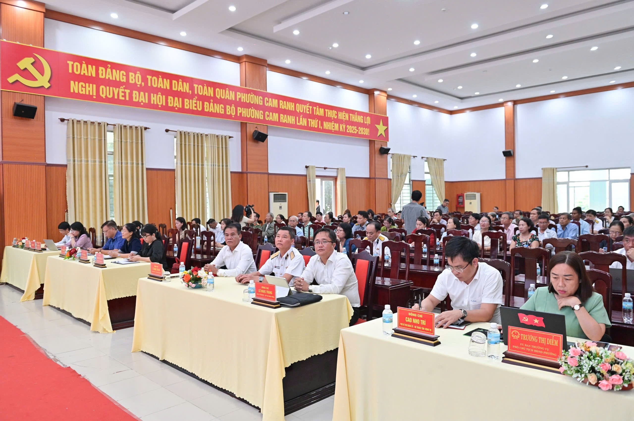 Các đại biểu tham dự hội nghị