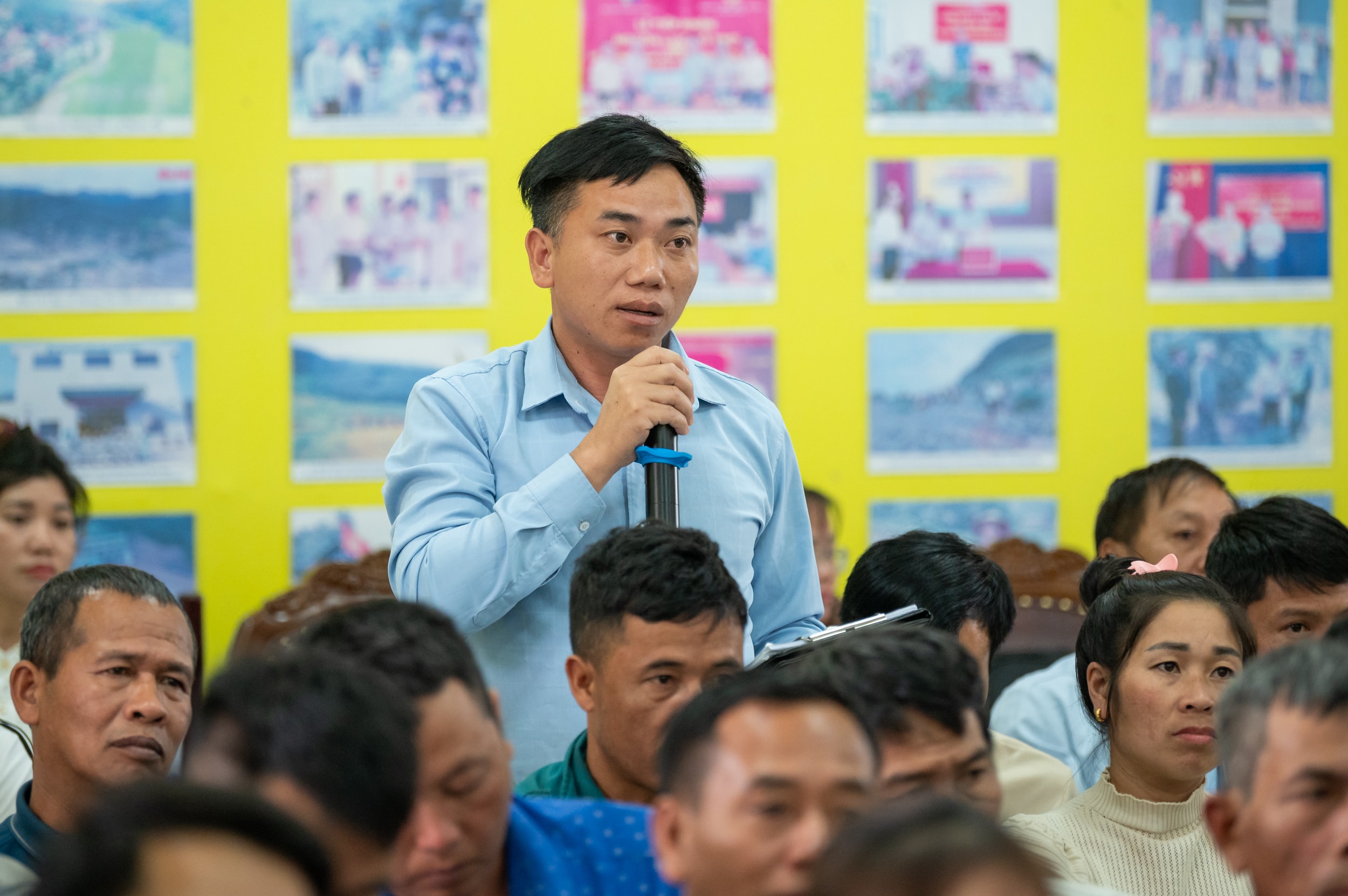 Cử tri nêu ý kiến, đề đạt nguyện vọng với các người ứng cử