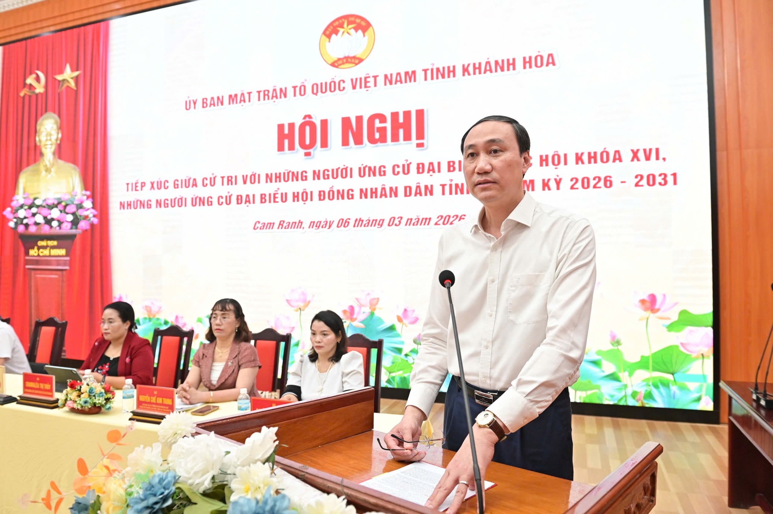 Phó Bí thư chuyên trách Đảng ủy Quốc hội Phùng Khánh Tài trình bày chương trình hành động