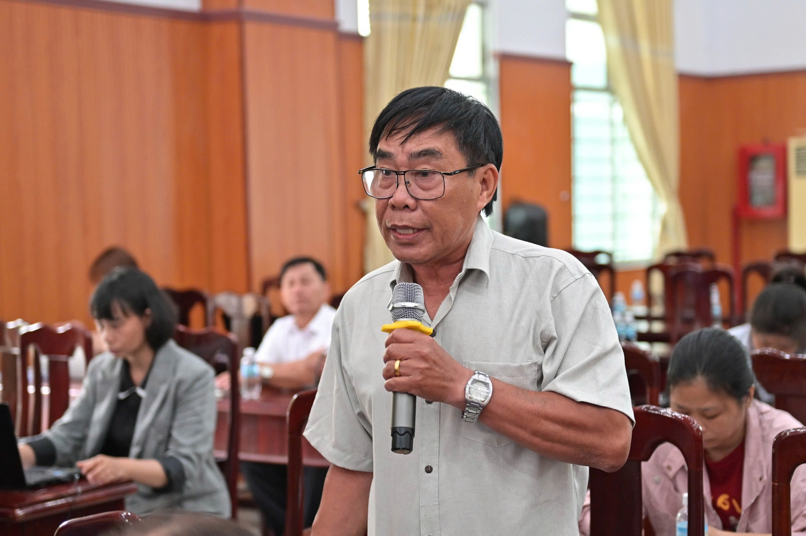 Cử tri Mai Xuân Cương phường Cam Ranh phát biểu ý kiến