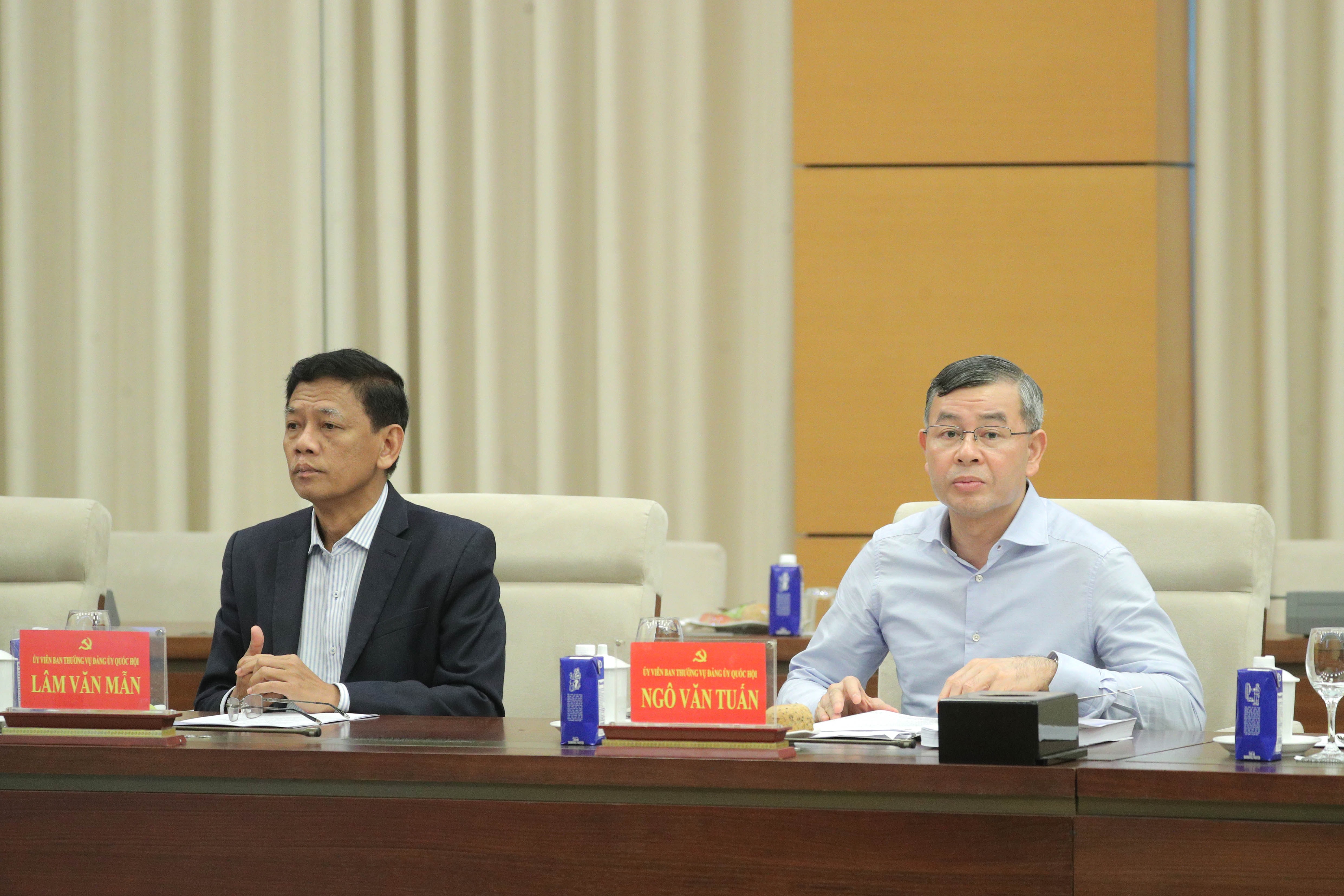 Các đại biểu dự 4