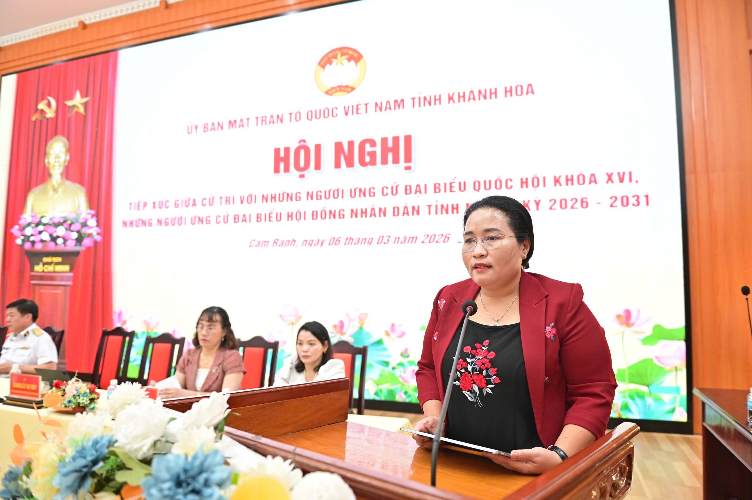 Giám đốc Sở Dân tộc và Tôn giáo tỉnh Khánh Hòa Chamaléa Thị Thủy trình bày chương trình hành động