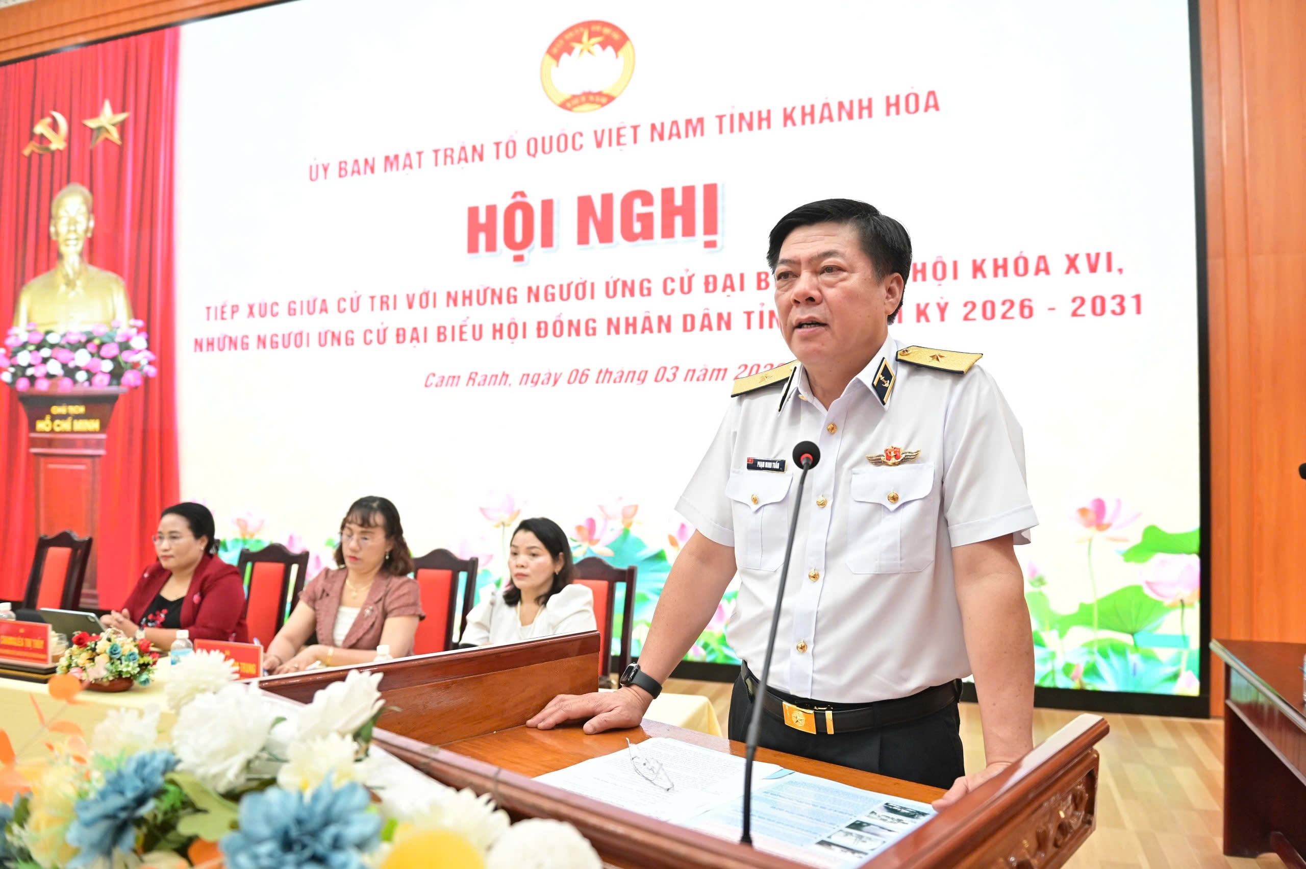 Chuẩn Đô đốc, Phó Tư lệnh Quân chủng Hải quân Phạm Minh Tuấn trình bày chương trình hành động