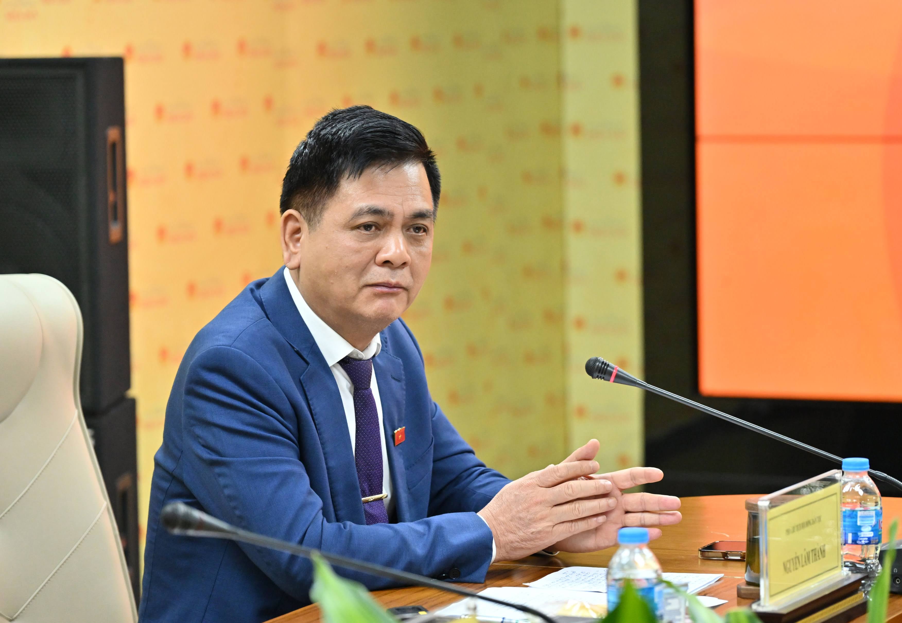 Ông Nguyễn Lâm Thành, Phó Chủ tịch Hội đồng Dân tộc chia sẻ tại Toạ đàm.
