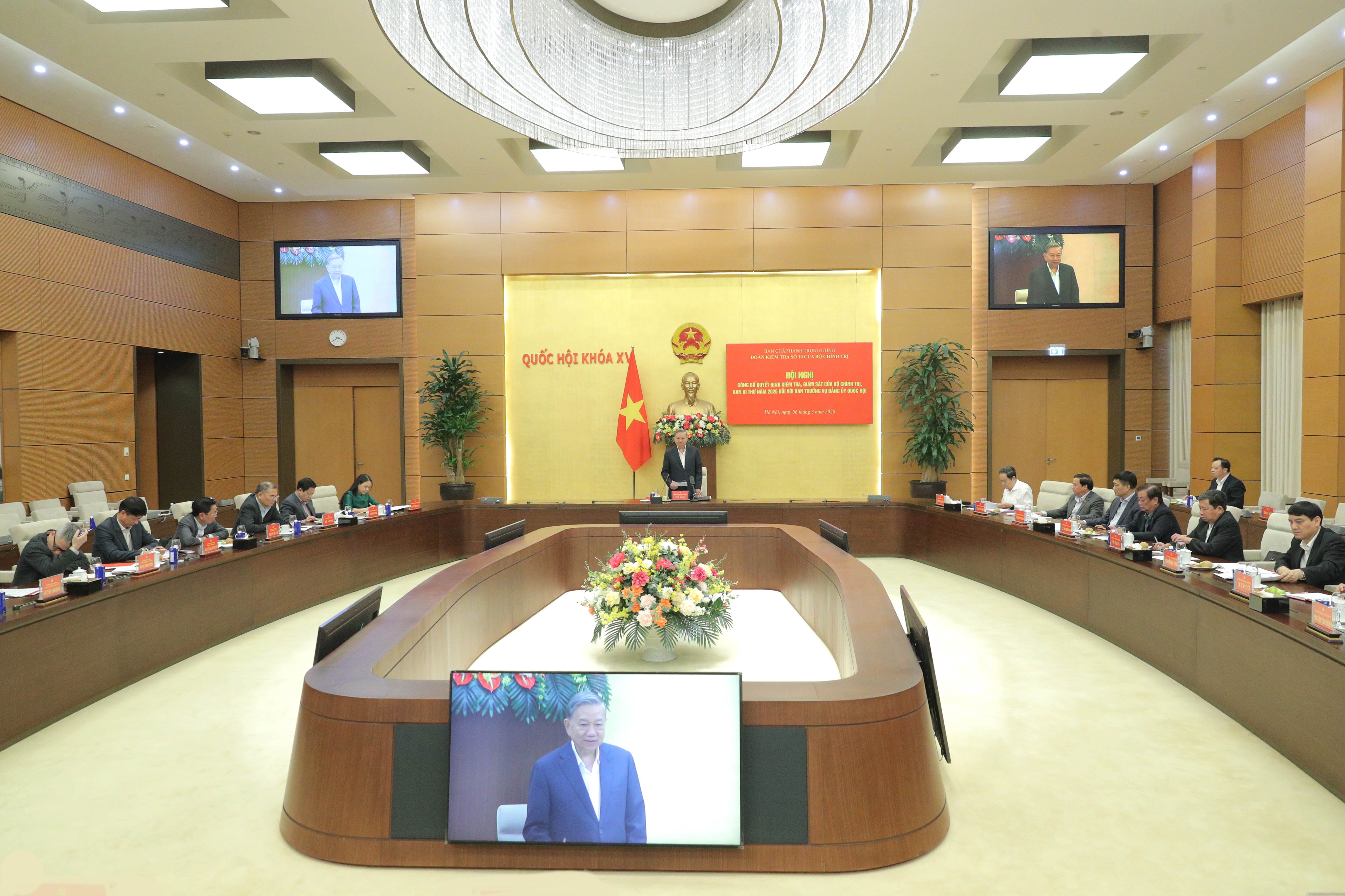 Toàn cảnh