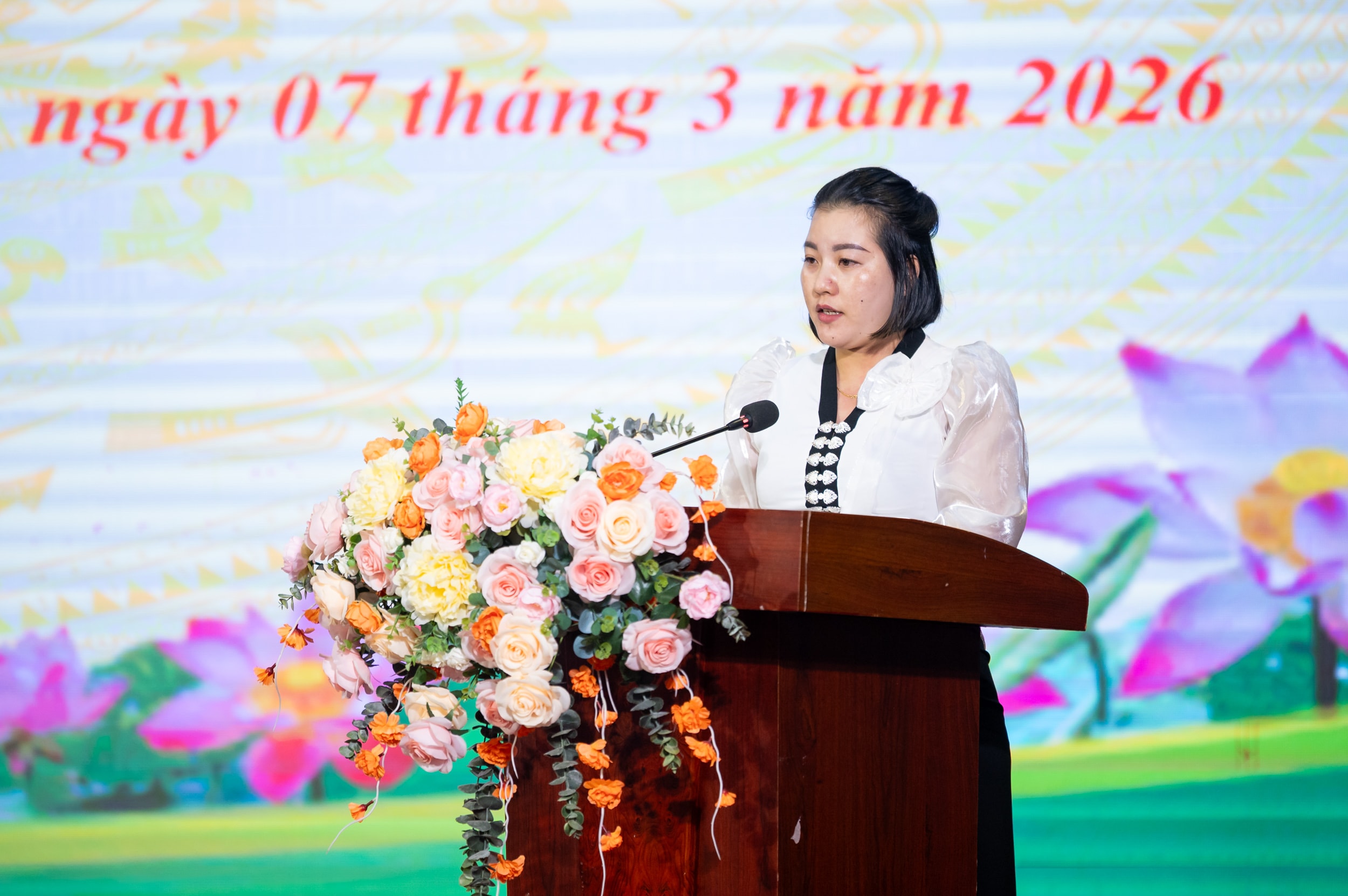 Ứng cử viên Hù Thị Duy trình bày chương trình hành động