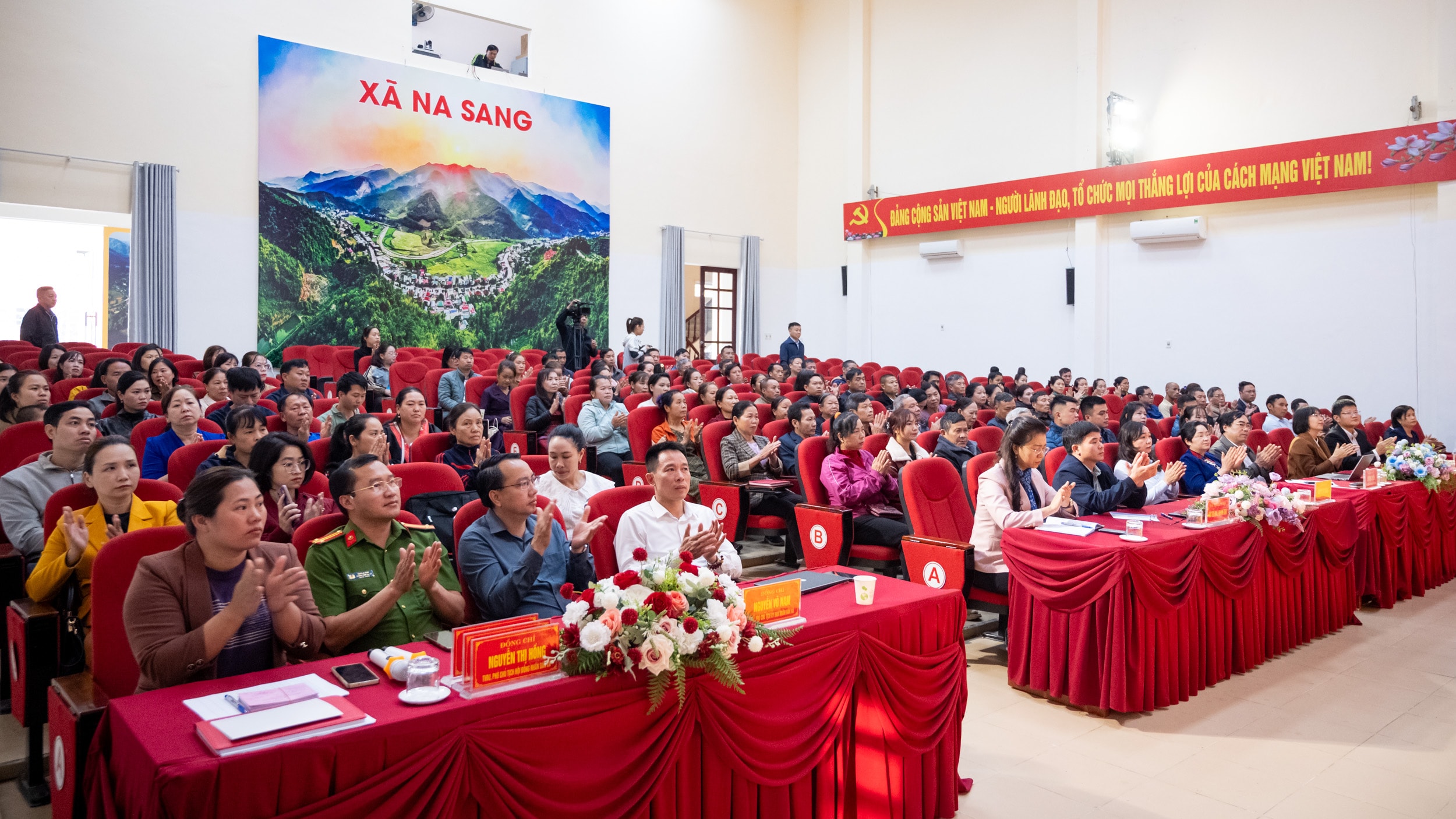 Cử tri tham dự hội nghị