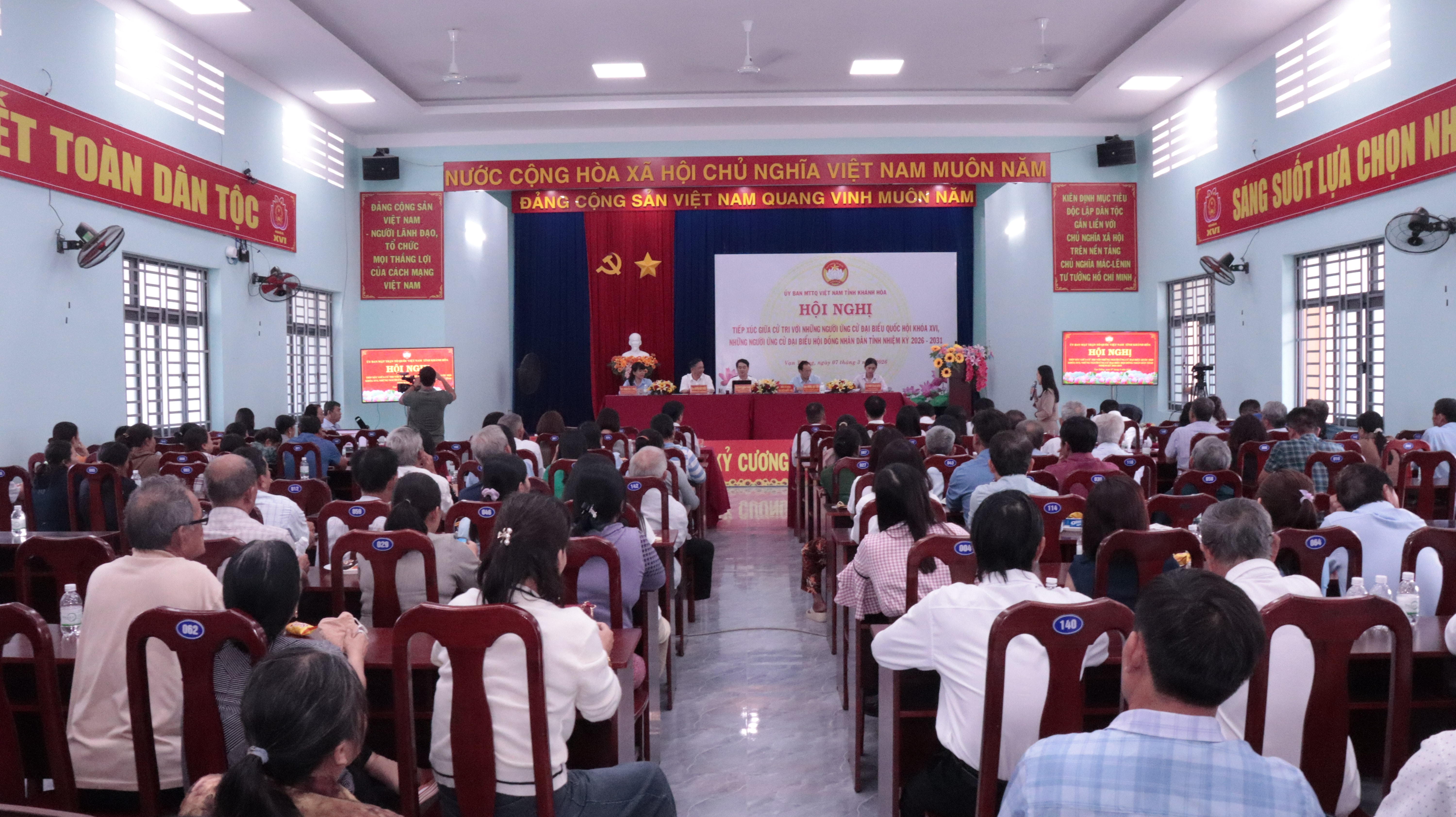 Quang cảnh hội nghị
