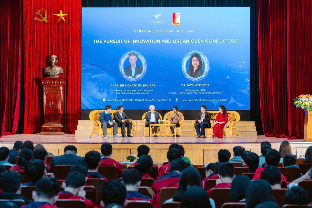 Ảnh 3: TS. Jayshree Seth (thứ ba từ phải) cho rằng việc vinh danh các nhà khoa học nữ giúp đưa những đóng góp của phụ nữ ra ánh sáng và tạo cảm hứng cho thế hệ tiếp theo trong lĩnh vực STEM. (Ảnh: VinFuture)