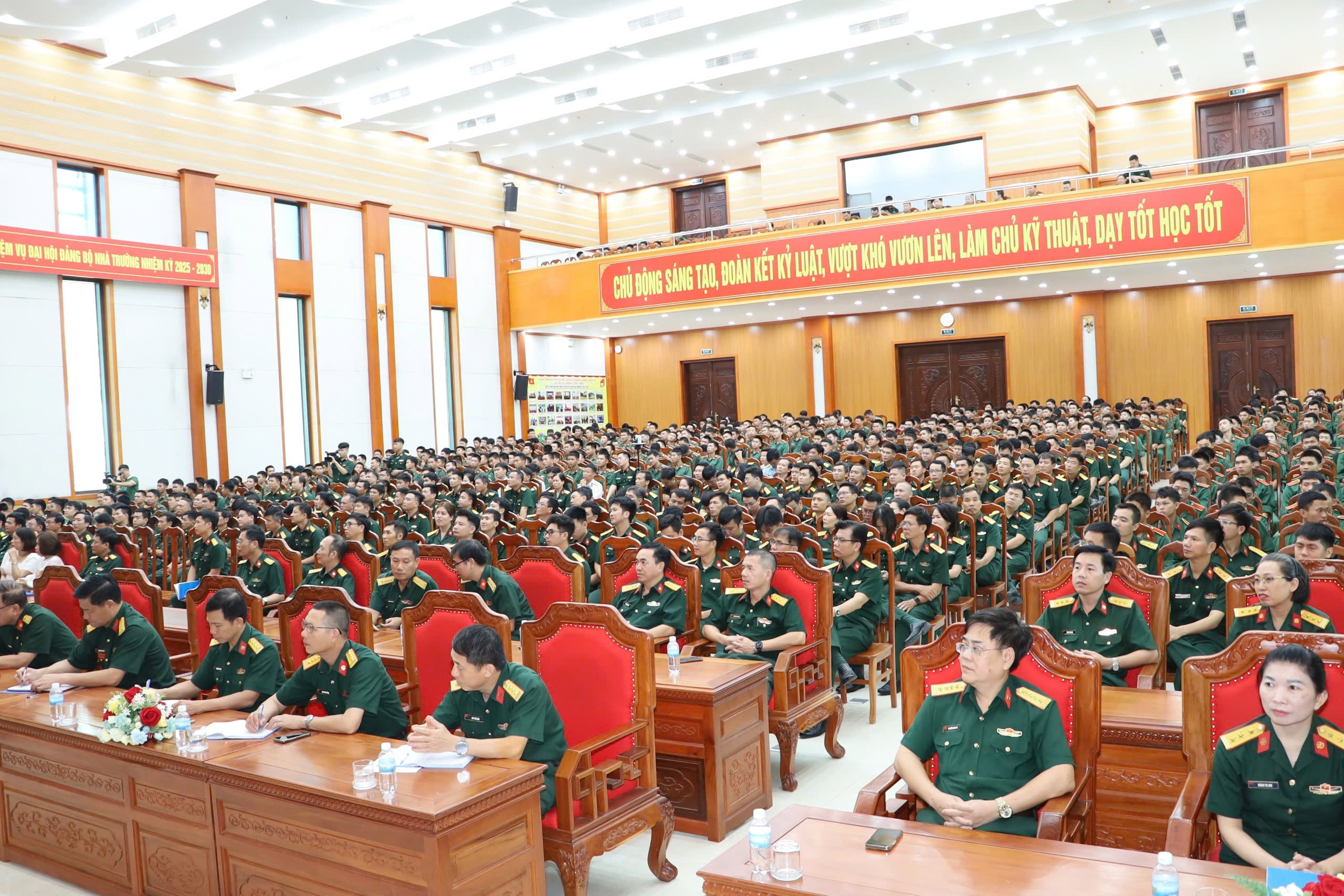 Quang cảnh hội nghị