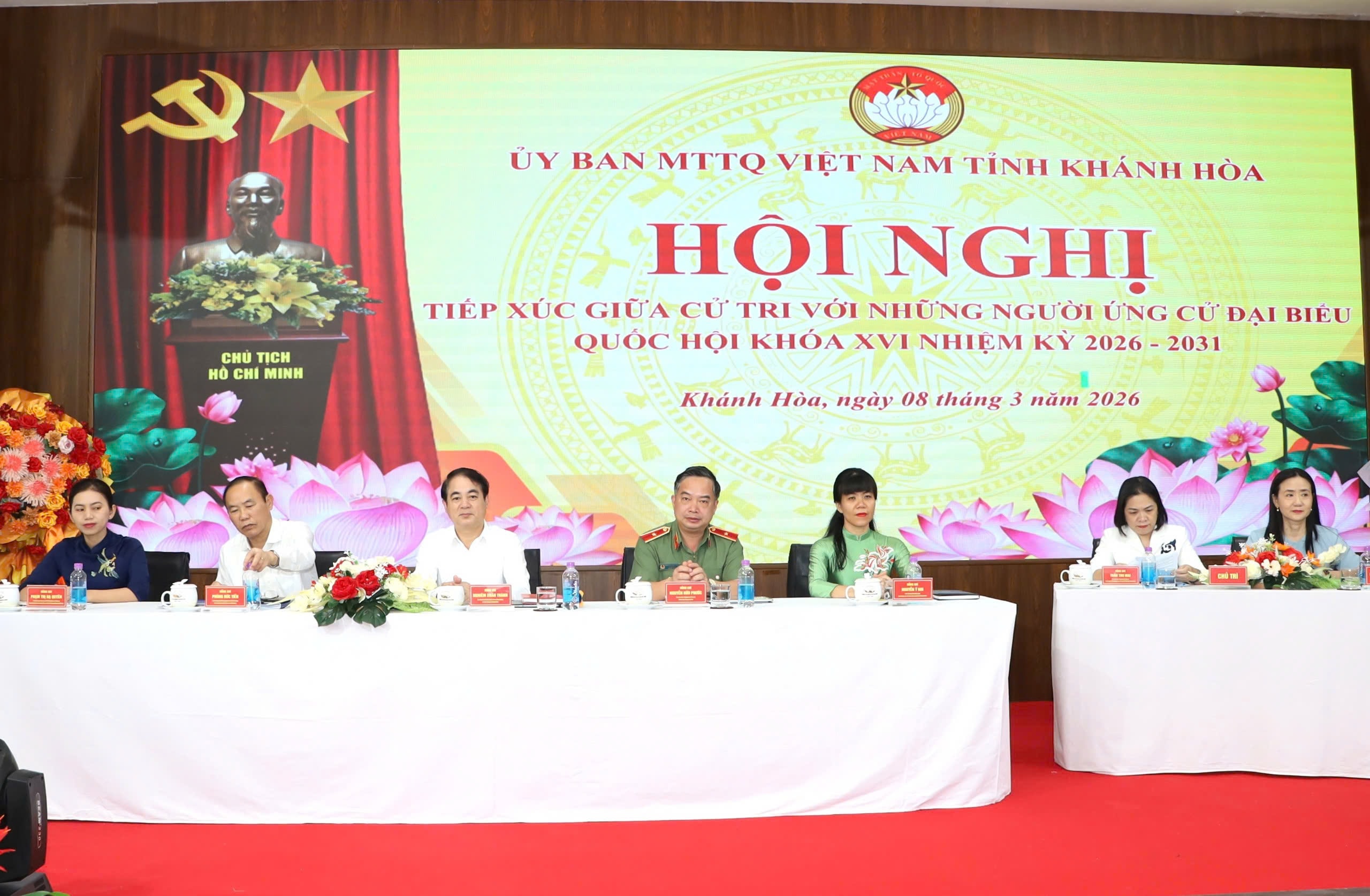 Những người ứng cử ĐBQH Khóa XVI tham dự hội nghị