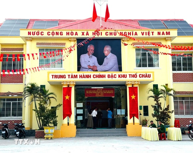ttxvn-0803-cu-tri-dac-khu-tho-chau-bau-cu-som-3.jpg