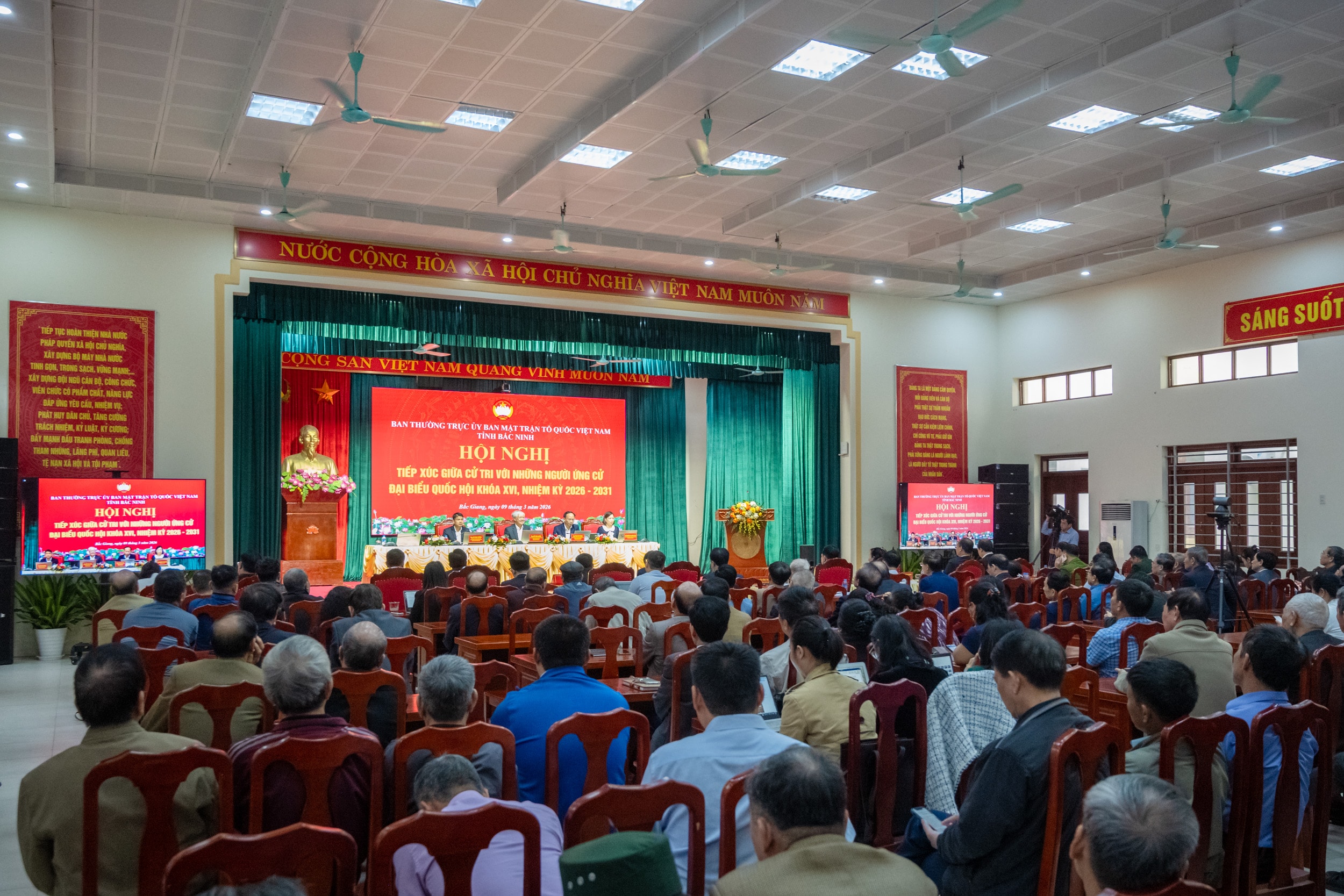 Toàn cảnh hội nghị