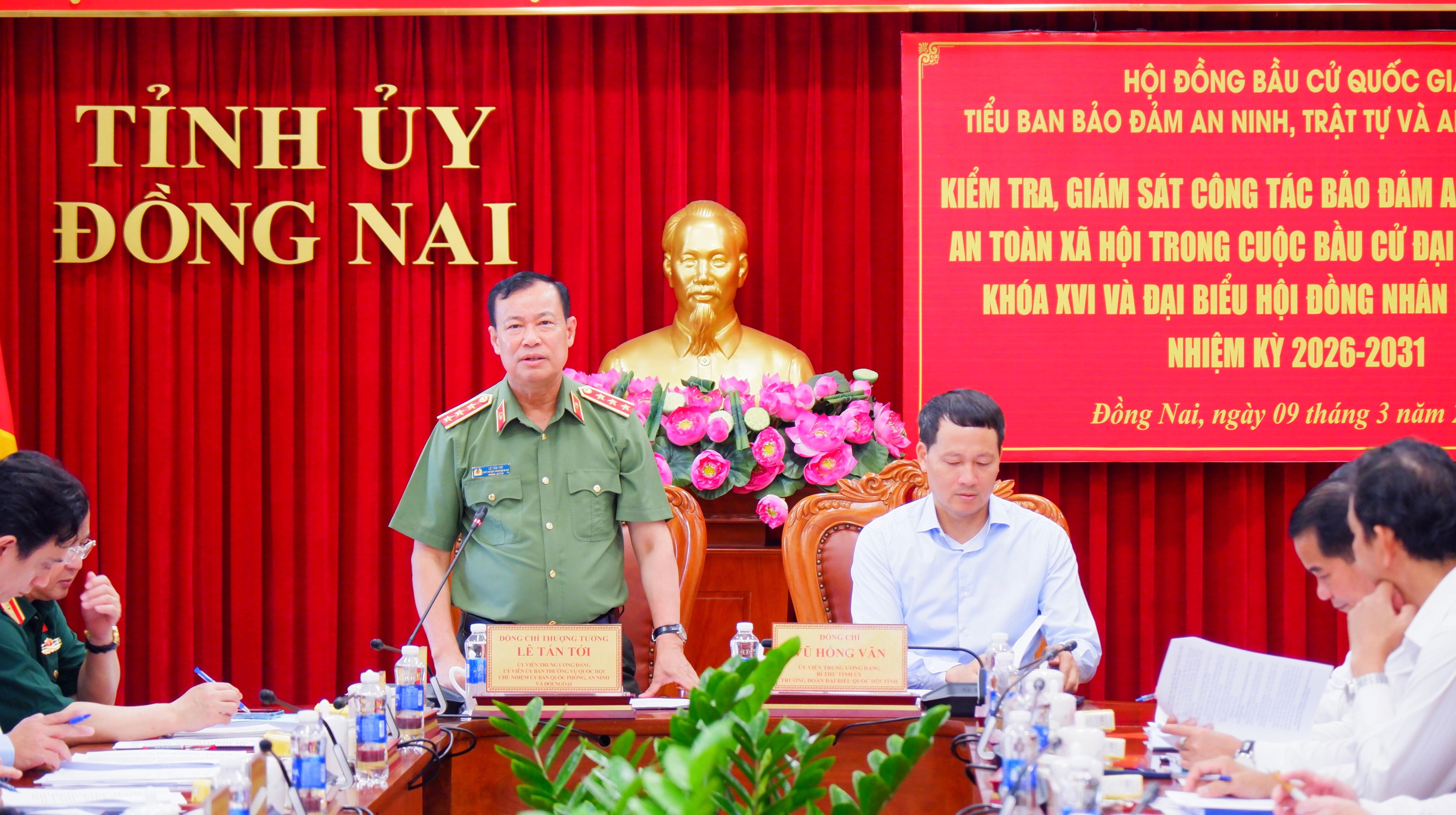 Chủ nhiệm Ủy ban Quốc phòng An ninh và Đối ngoại, Thượng tướng Lê Tấn Tới phát biểu tại buổi làm việc