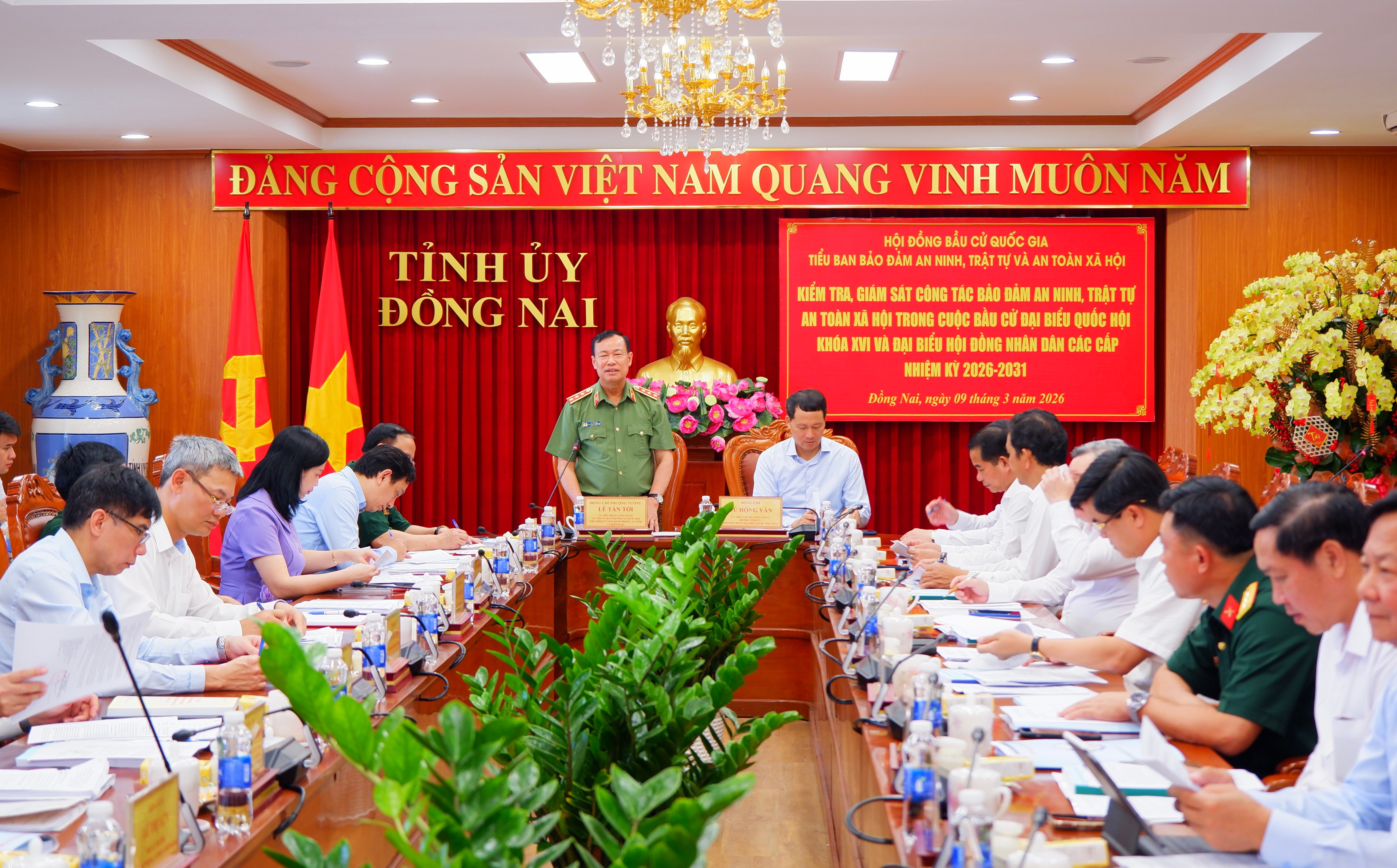 Quang cảnh cuộc làm việc