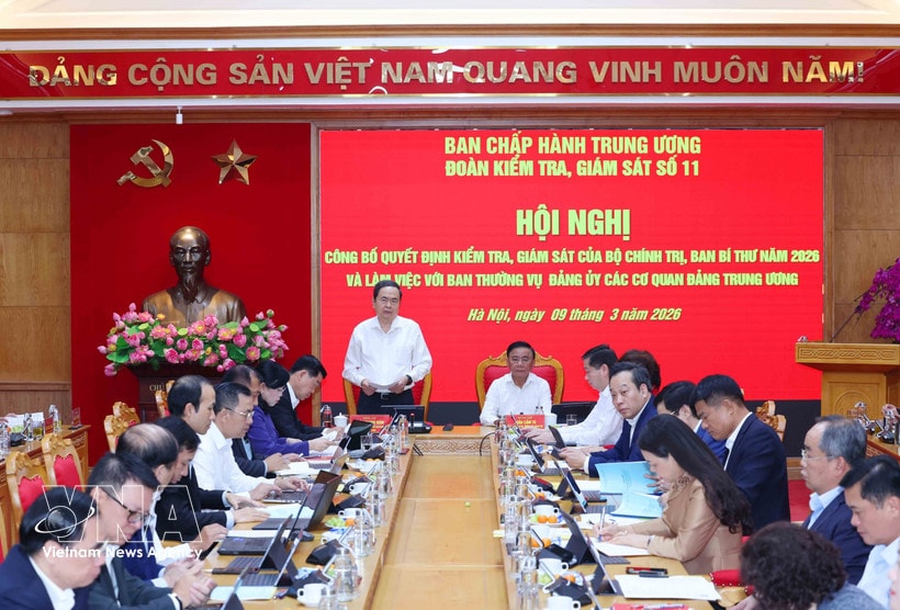 An overview of the conference to announce a decision of the Politburo and the Secretariat. (Photo: VNA)