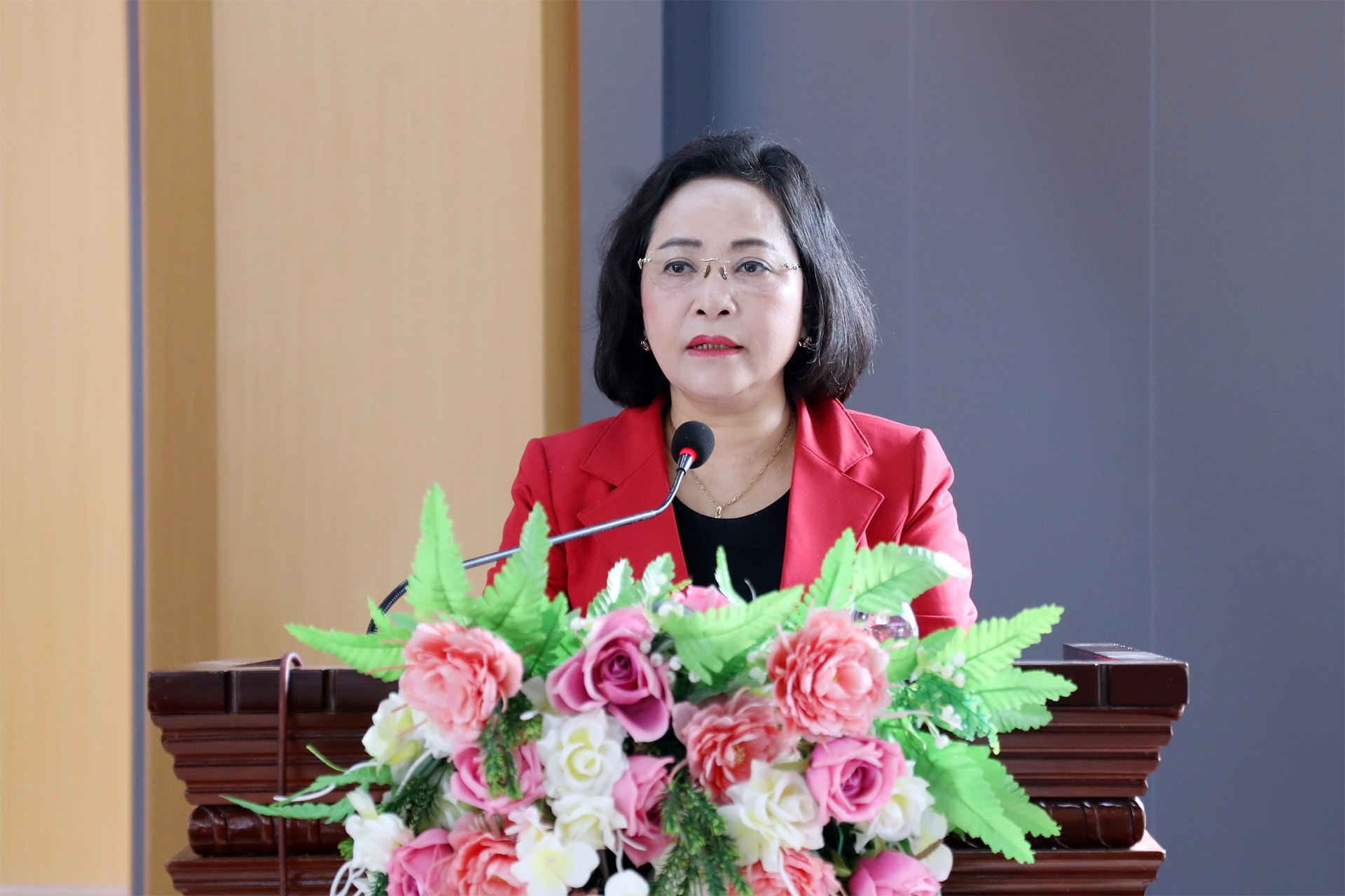 Phó Chủ tịch Quốc hội Nguyễn Thị Thanh, người ứng cử đại biểu Quốc hội khóa XVI trình bày Chương trình hành động