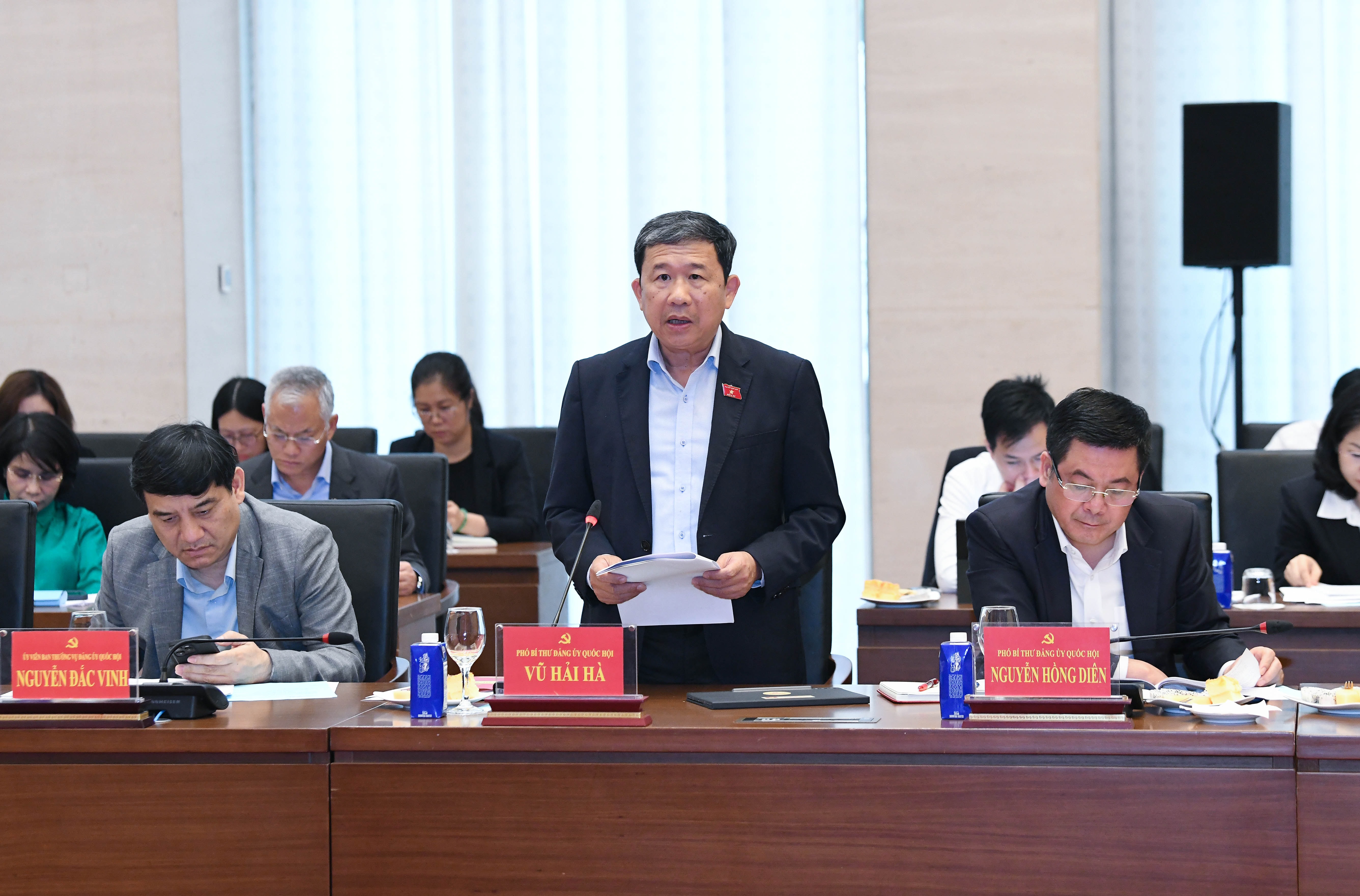 Phó bí thư Đảng ủy QH Vũ Hải Hà