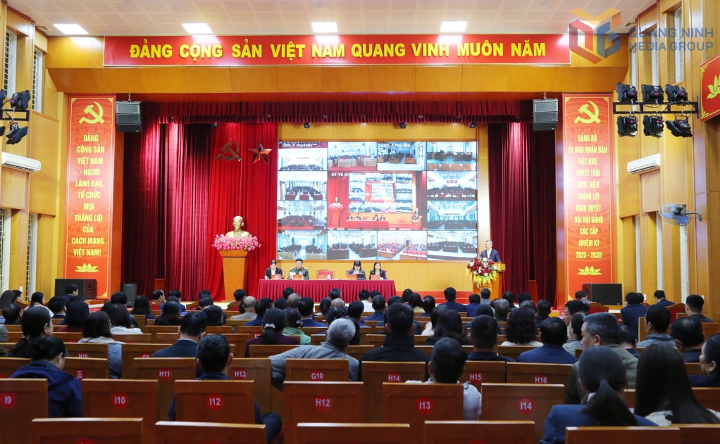 Quang cảnh hội nghị tại Vân Đồn.