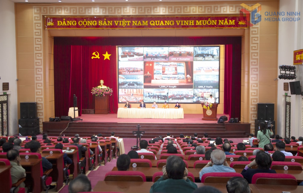 Quang cảnh hội nghị tiếp xúc cử tri vận động bầu cử của ĐBQH khóa XVI tại phường Uông Bí