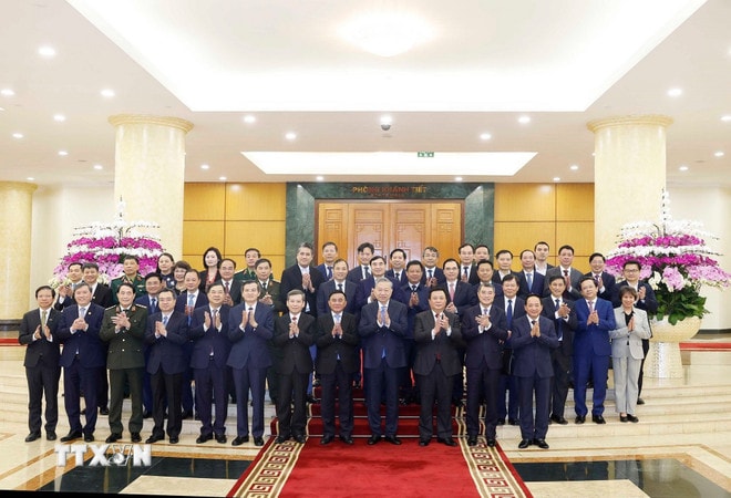 Tổng Bí thư Tô Lâm, các đại biểu và thành viên Hội đồng Lý luận Trung ương nhiệm kỳ 2026-2031. (Ảnh: Thống Nhất/TTXVN) ttxvn-1003-tong-bi-thu-hoi-dong-ly-luan-trung-uong-4.jpg