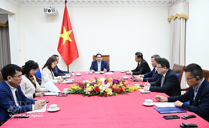 Vietnamese Prime Minister Pham Minh Chinh holds a telephone conversation with President of the United Arab Emirates (UAE) Sheikh Mohamed bin Zayed Al-Nahyan on March 9 evening. (Photo: VNA)