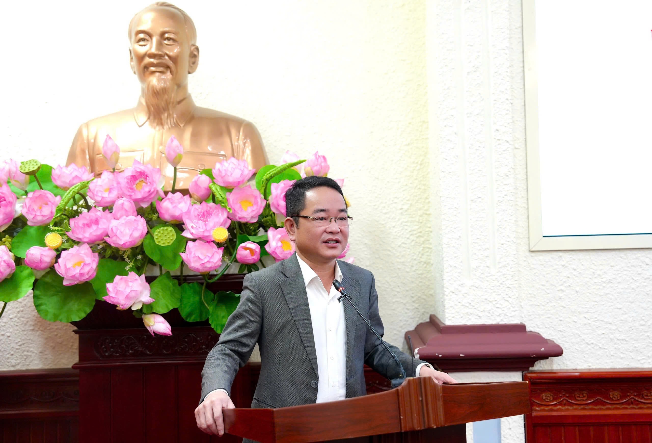 ong Vu Hoai Nam