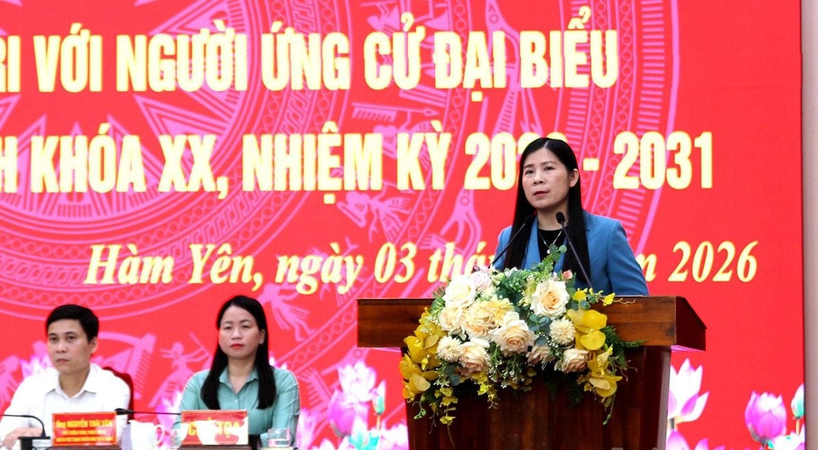 Phó Chủ tịch HĐND tỉnh Lê Thị Thanh Trà phát biểu tại hội nghị TXCT xã Hàm Yên
