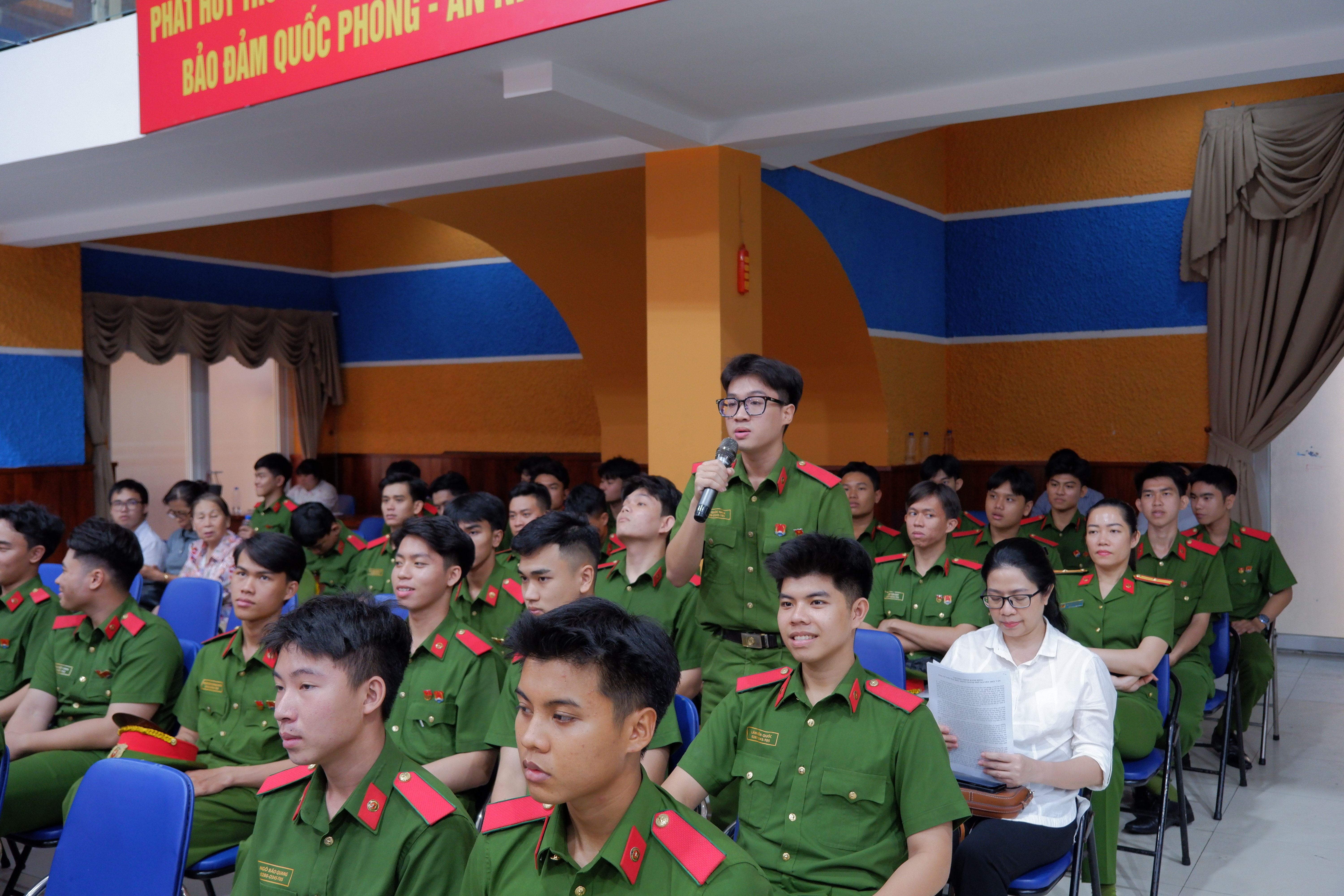 Cử tri gửi gắm niềm tin lớn vào HĐND và đại biểu HĐND thành phố nhiệm kỳ 2026 - 2031. Ảnh: Hoa Lê