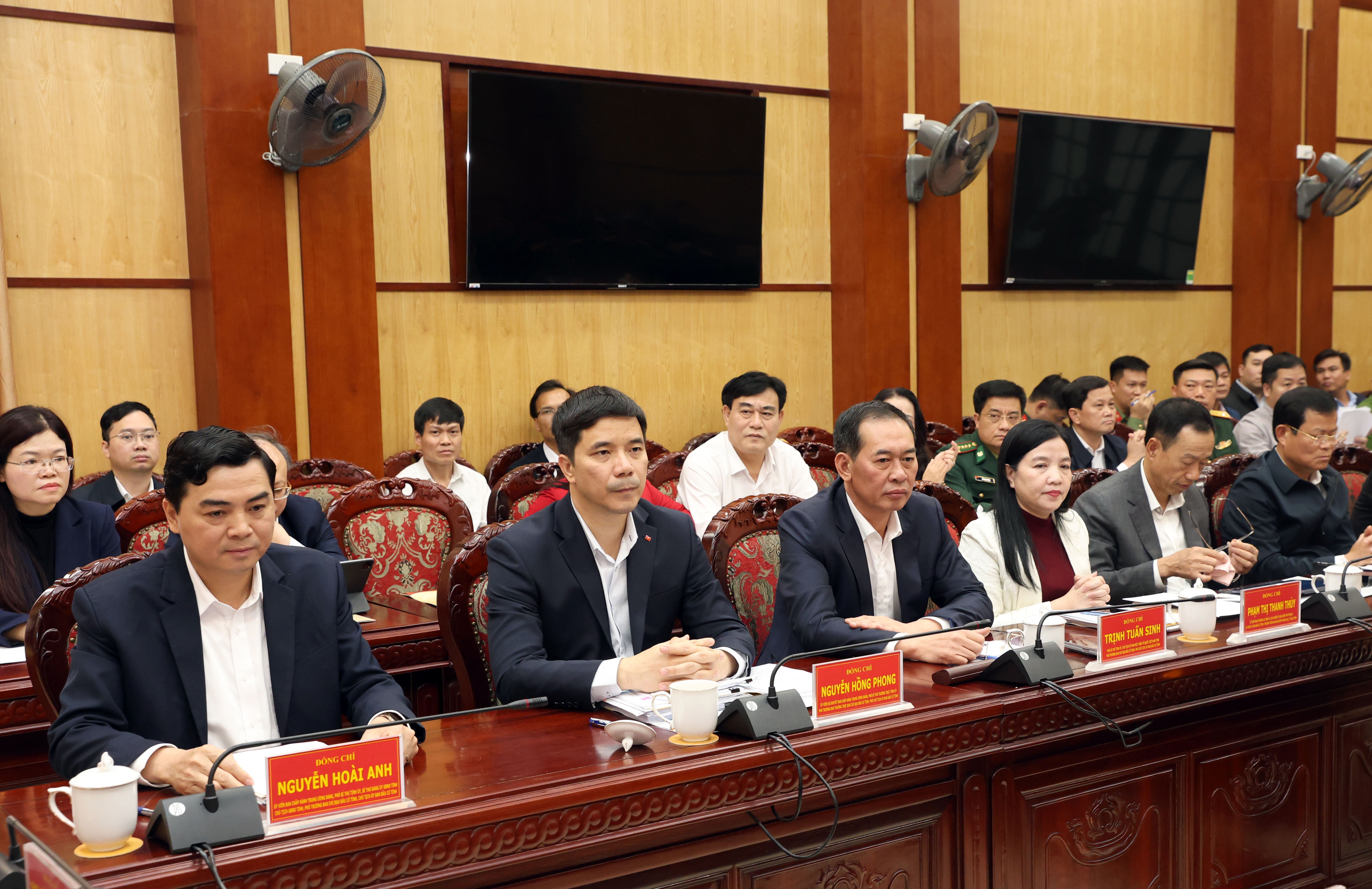 Các đại biểu tham dự cuộc làm việc (1)