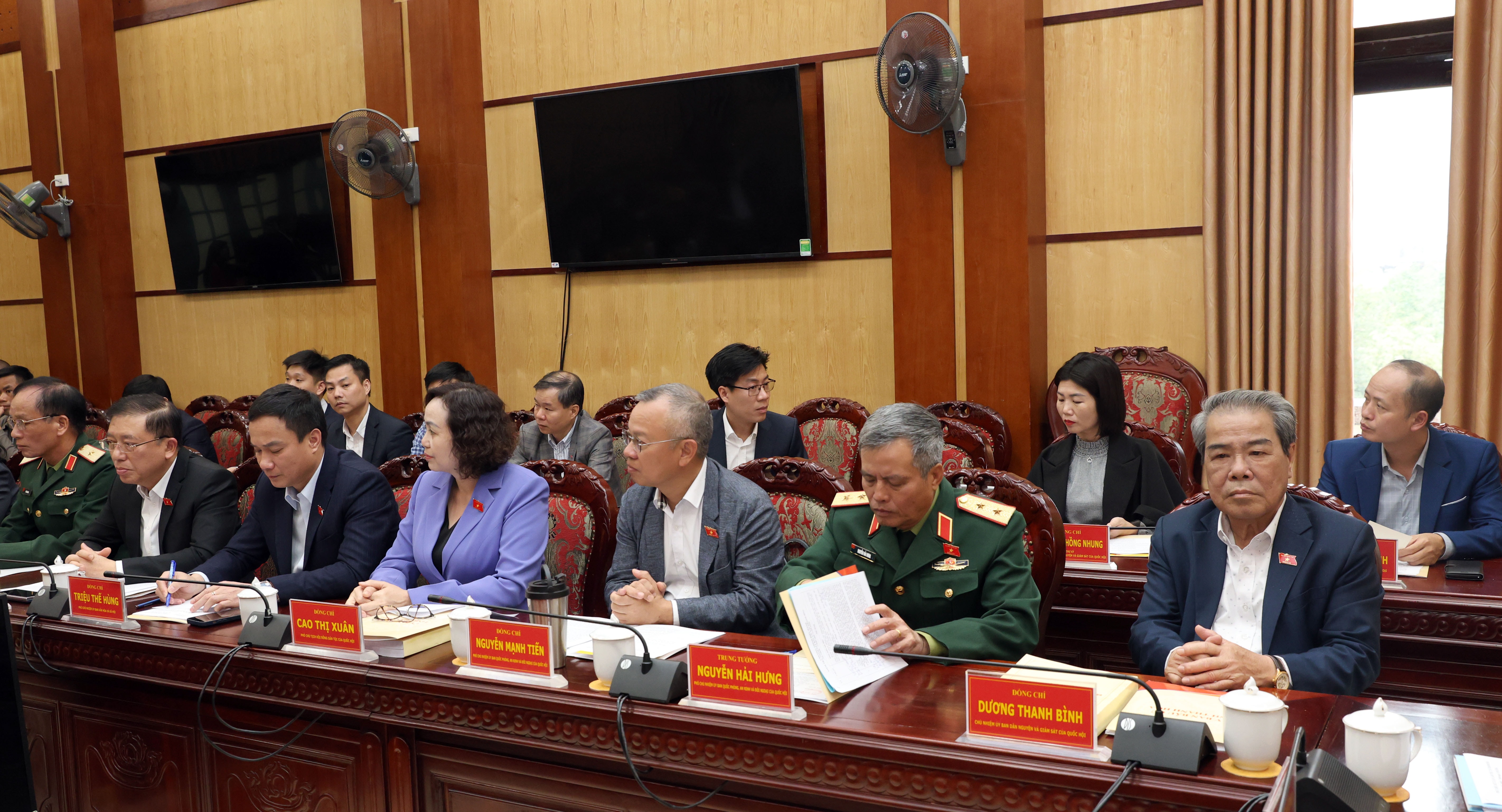 Các đại biểu tham dự cuộc làm việc