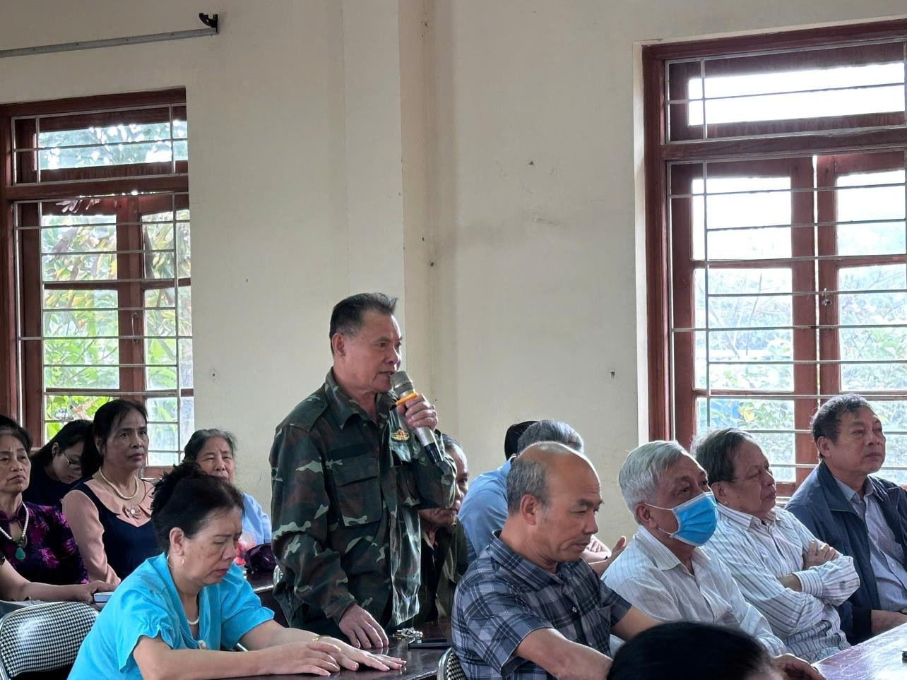 Cử tri phát biểu tại Hội nghị tiếp xúc cử tri vận động bầu cử tại đơn vị bầu cử số 3, phường Tích Lương, tỉnh Thái Nguyên