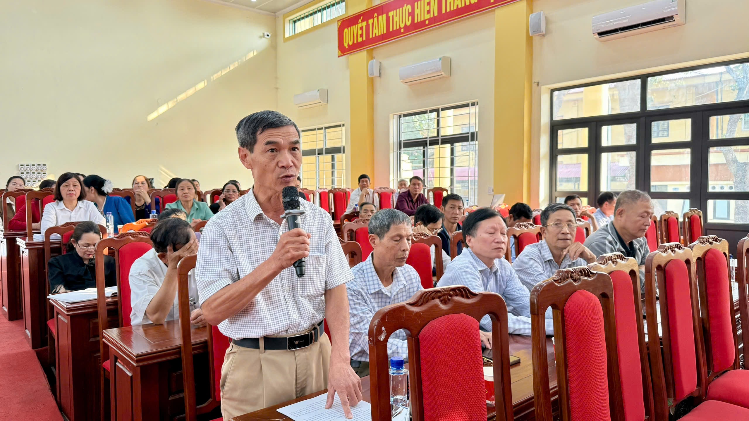 Cử tri xã Liên Châu phát biểu
