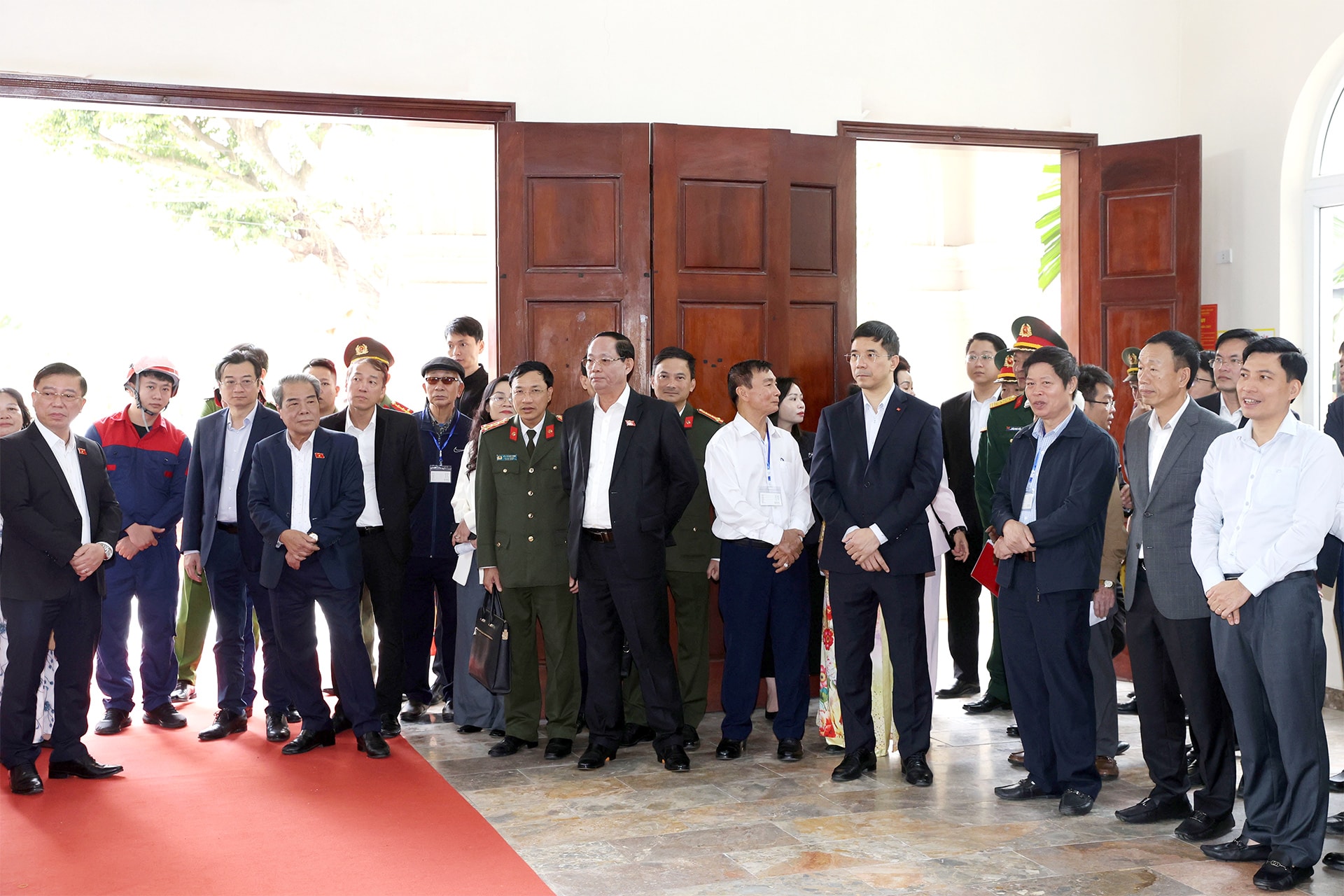 Phó Chủ tịch Quốc hội, Thượng tướng Trần Quang Phương kiểm tra công tác chuẩn bị bầu cử tại Khu vực bỏ phiếu số 58, phường Hạc Thành, tỉnh Thanh Hóa (